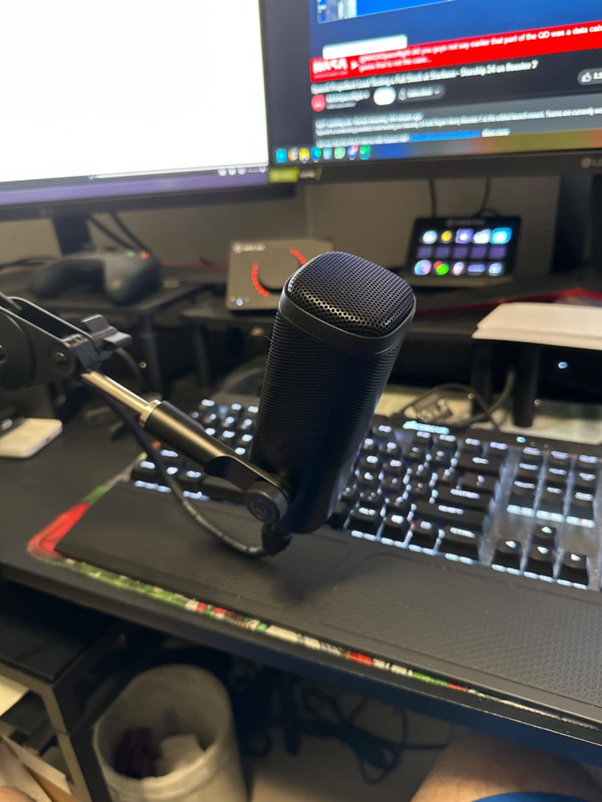Elgato Wave DX Dynamic XLR Microphone, Cardioid Pattern customer photo 2