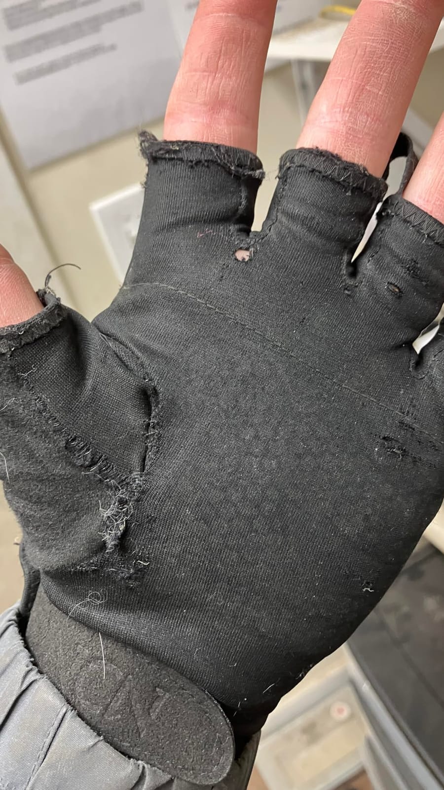 Heated Gloves Fingerless for Women Man with 3.7V 3000mAh Battery Cordless Work Touchscreen Gloves for Winter Cold Weather Rechargeable Electric customer photo 2