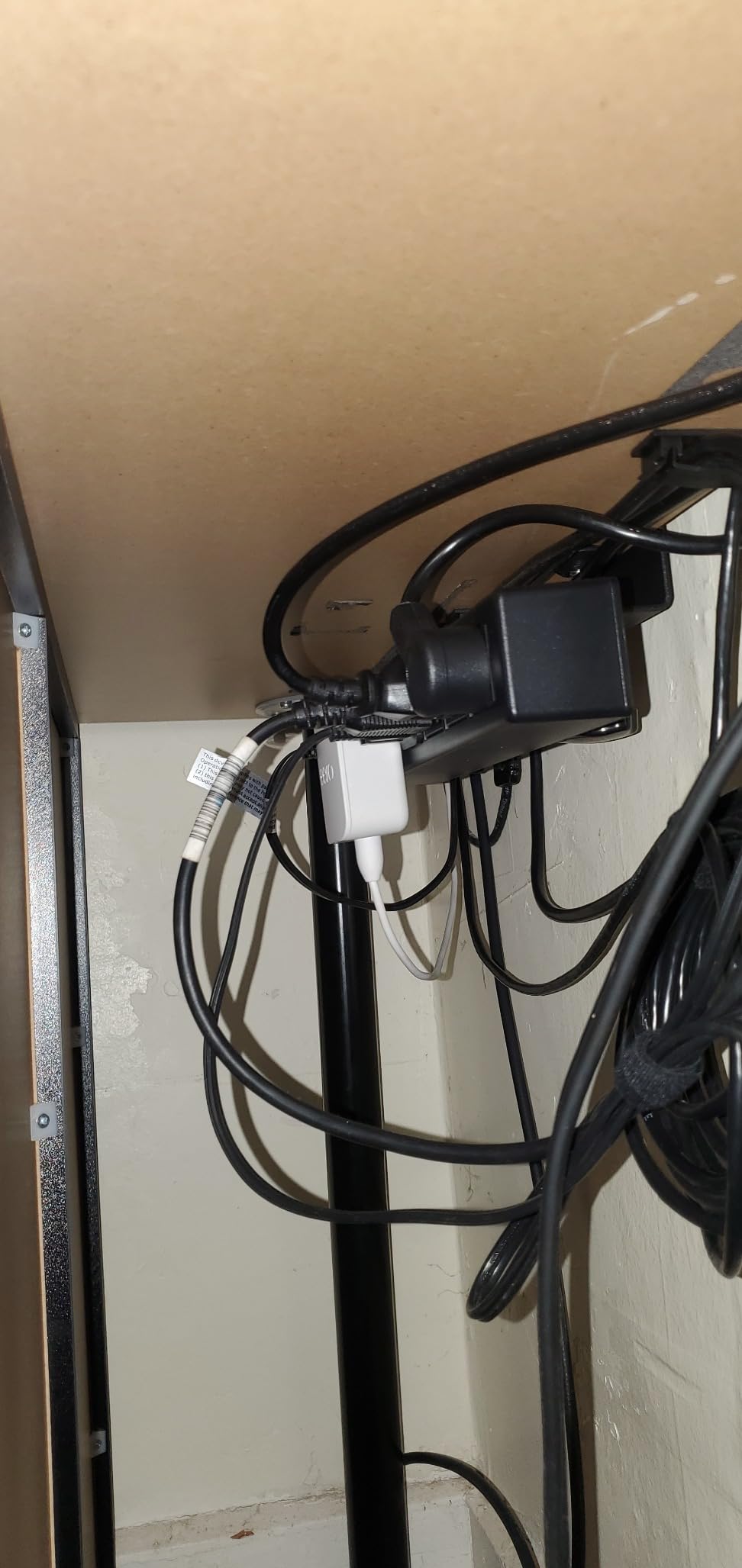 VILONG Dual Layer Desk Clamp Power Strip, 20W USB-C, 700J Surge Protector customer photo 1