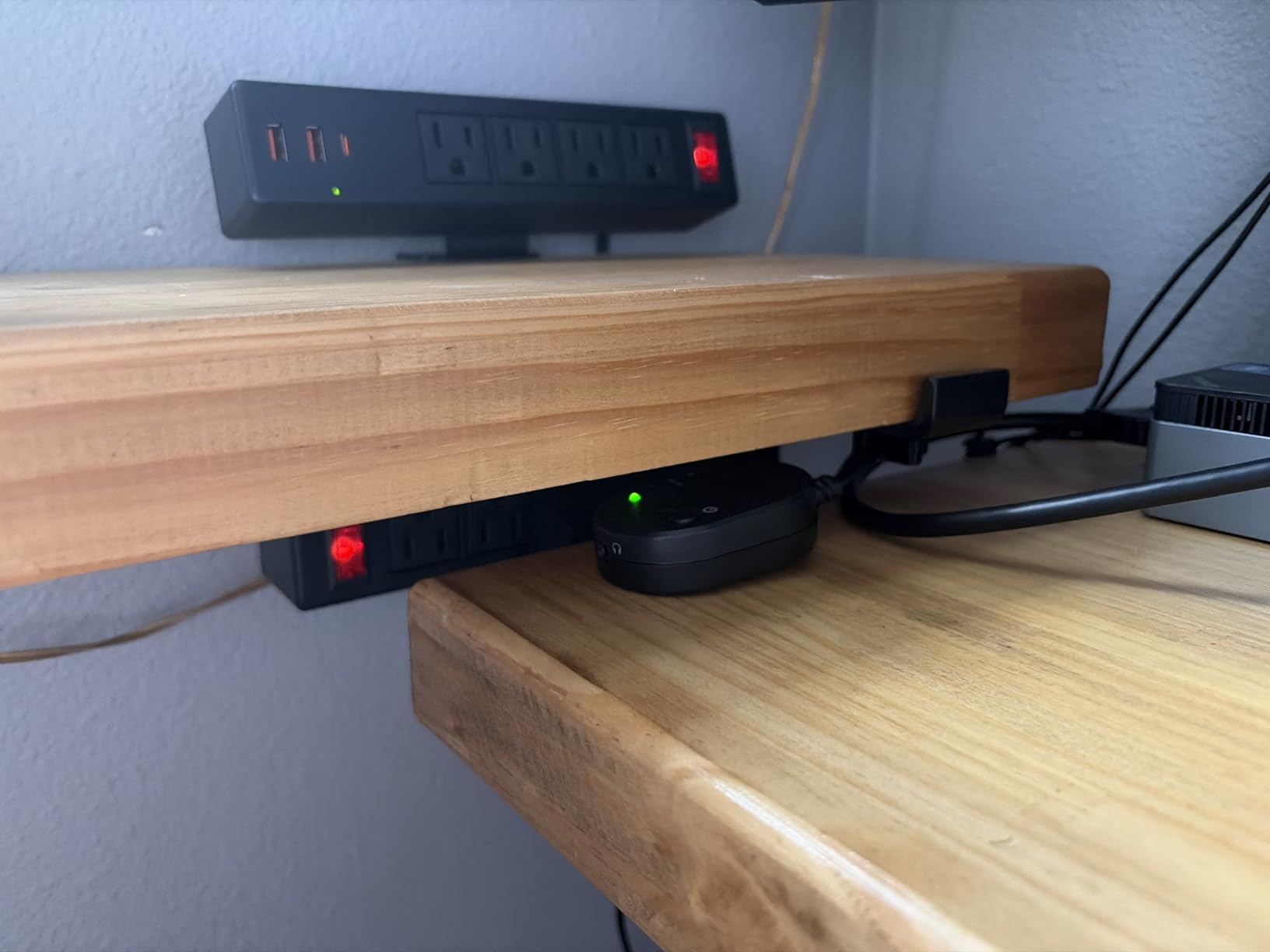 VILONG Dual Layer Desk Clamp Power Strip, 20W USB-C, 700J Surge Protector customer photo 2
