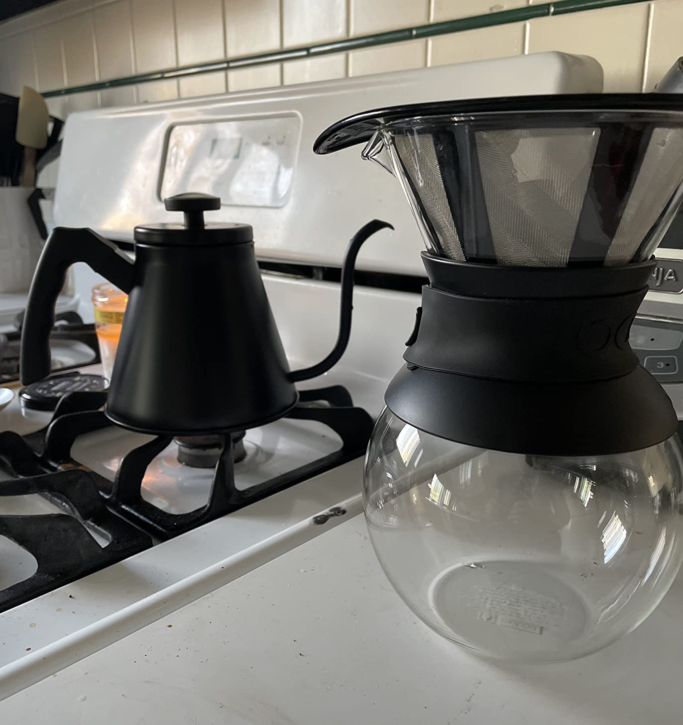 Kook Gooseneck Kettle, Kettle Stovetop, with Thermometer, Tea Pot, for Pour Over Coffee & Tea, Temperature Gauge, Electric, Compatible for Gas Stovetop, 3 Ply Stainless Steel Base, 27 oz, (White) customer photo 1