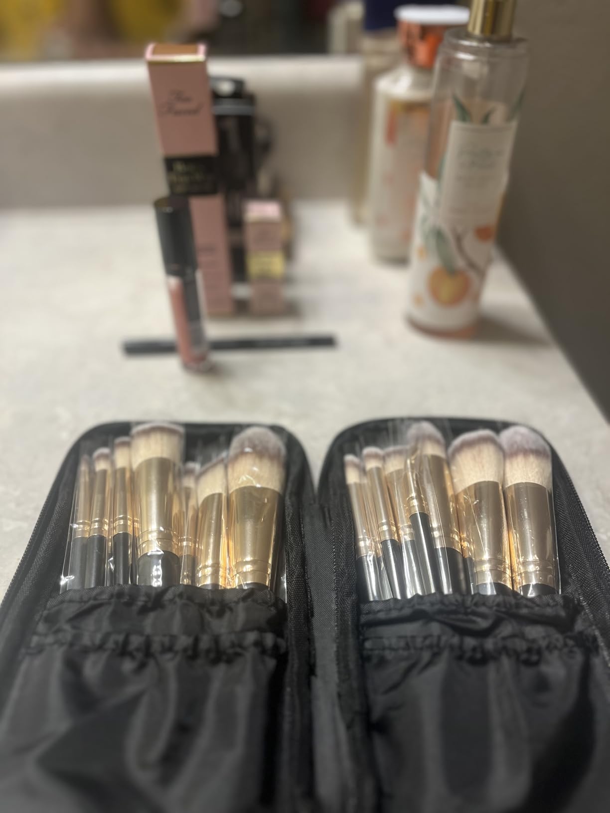Makeup Brushes with Case, MAANGE 18 Pcs Professional Makeup Brush Set Premium Synthetic Face Kabuki Brush Kit Foundation Blush Powder Eyeshadow Brushes Set Christmas Gift(Coffee) customer photo 2
