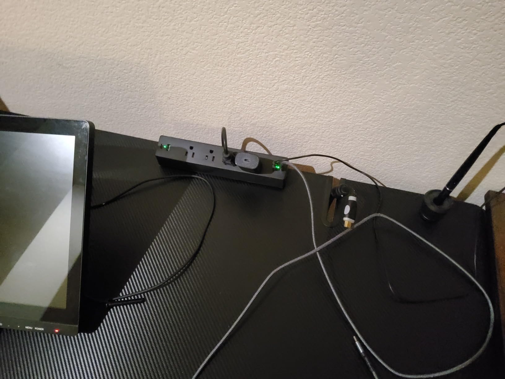 Desk Clamp Power Strip, 4 AC Outlets 4 USB Ports, Fit 1.7in Tabletop Edge customer photo 2