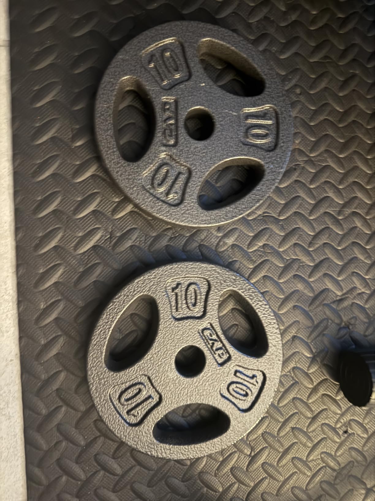 CAP Barbell Standard 1-Inch Grip Weight Plates customer photo 2