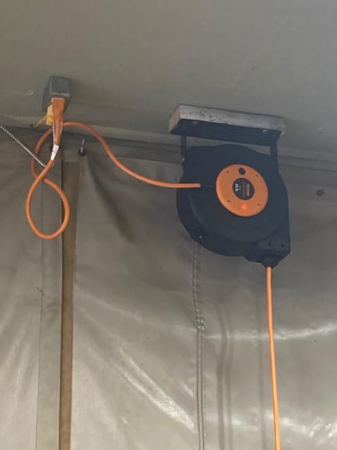VEVOR 45FT Retractable Extension Cord Reel, Heavy Duty 12AWG/3C SJTOW Cord customer photo 2