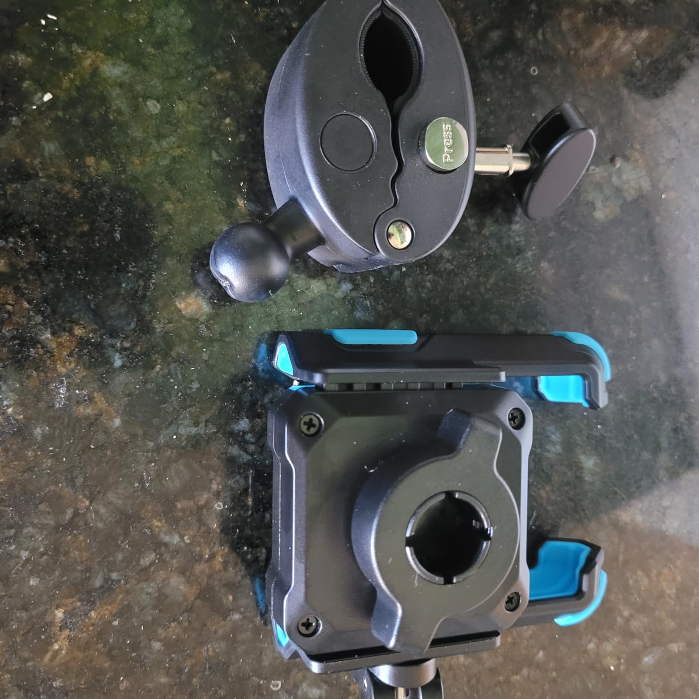 Lamicall Motorcycle Bike Phone Mount, 1s Lock Bike Phone Holder customer photo 2