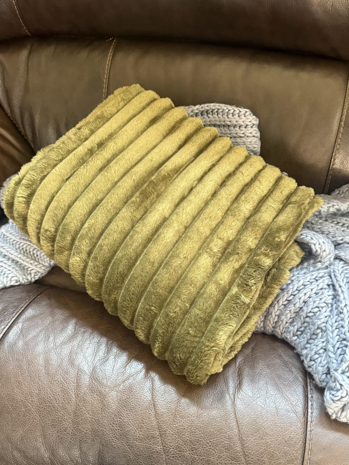 Bedsure GentleSoft White Throw Blanket for Couch - Halloween Fall Decorations for Home Living Room Decor, Cozy Fleece Fall Blanket for Sofa, Birthday Gifts for Women Mom Her, Off White, 50x60 Inches customer photo 1