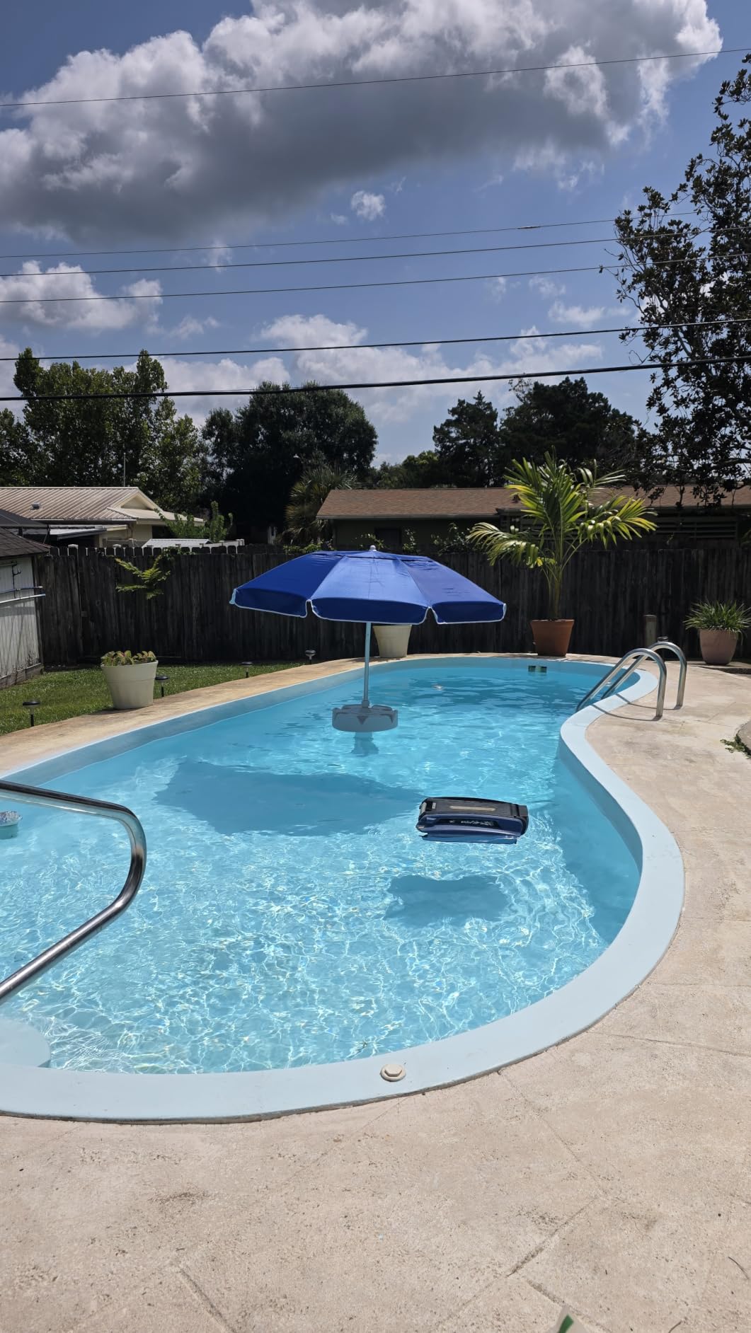 Betta SE Solar Powered Automatic Robotic Pool Surface Skimmer Cleaner with 24/7 Continuous Cleaning Battery Power and Re-Engineered Twin Salt Chlorine Tolerant Motors (Blue) customer photo 1