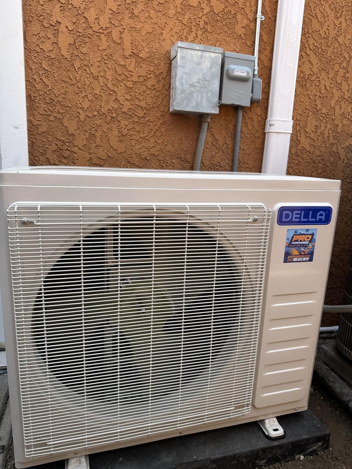 DELLA Vario Series 24000 BTU Mini Split AC, 2 Ton 21 SEER2, Work with Alexa and Wifi, 230V Ductless Inverter System, Cools Up to 1500 Sq.Ft, Pre-Charged Heat Pump and 16.4ft Installation Kits customer photo 1