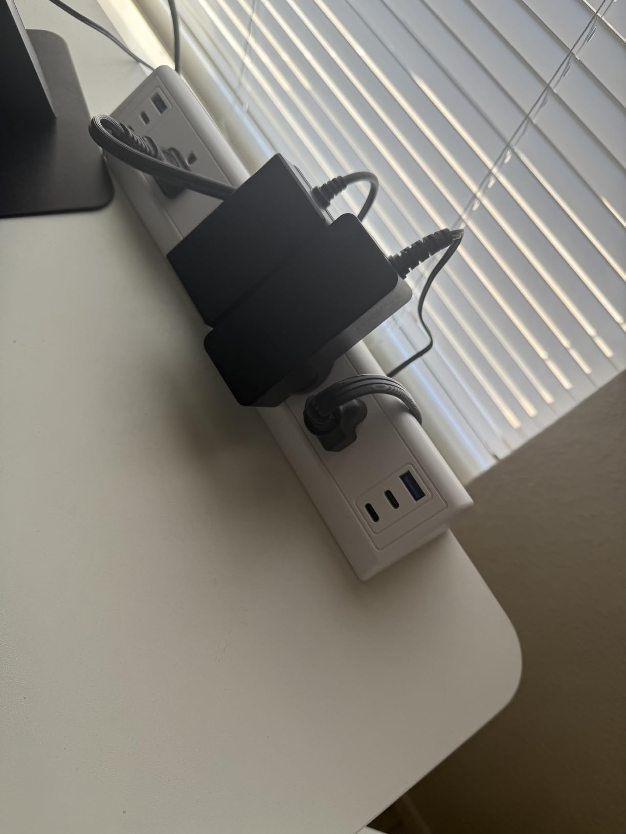 Jgstkcity Desk Clamp Power Strip USB C,40W Total Fast Charging Station,4 PD 20W USB C Ports,Desk Edge Mount Surge Protector,5 Outlets,Fit 1.96