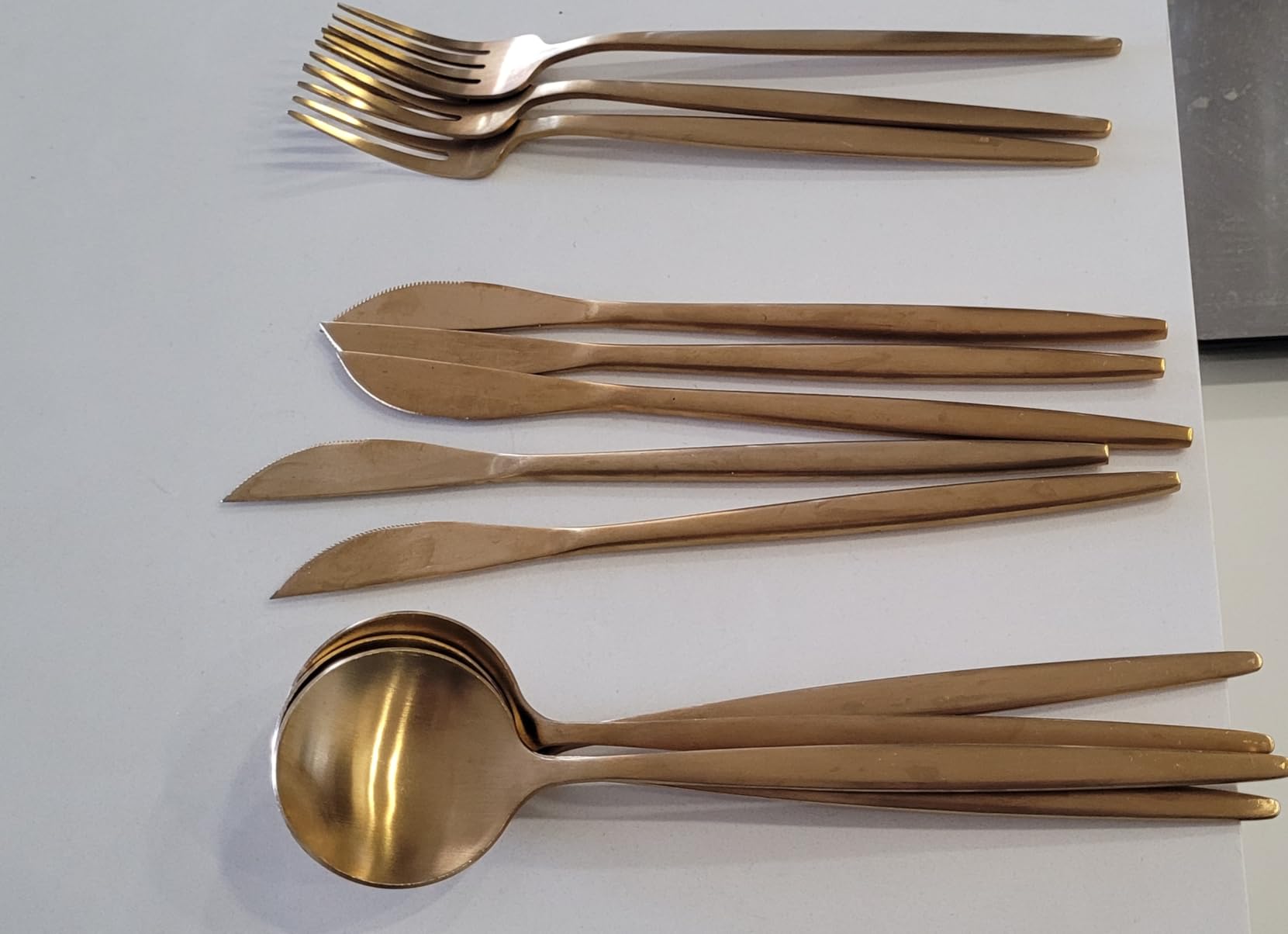 20 Piece Gold Silverware Set for 4, Terlulu Stainless Steel Flatware Set, Gold Cutlery Set Utensils Set, Tableware Include Forks Knives Spoons for Home Kitchen Restaurant Wedding, Satin Finish customer photo 2