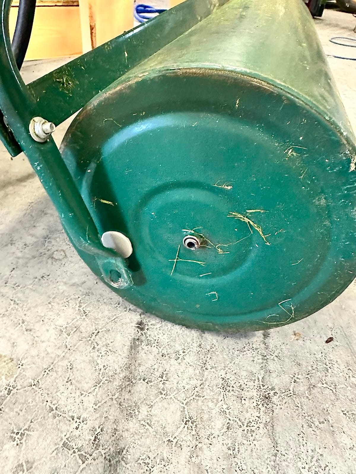 Goplus Lawn Roller, Push/Tow-Behind Lawn Roller, 30 Gallon/113L Water Sand Filled Sod Roller Drum Roller with Detachable Gripping Handle, Yard Roller Pull Behind a Tractor for Garden Yard Park Farm customer photo 1