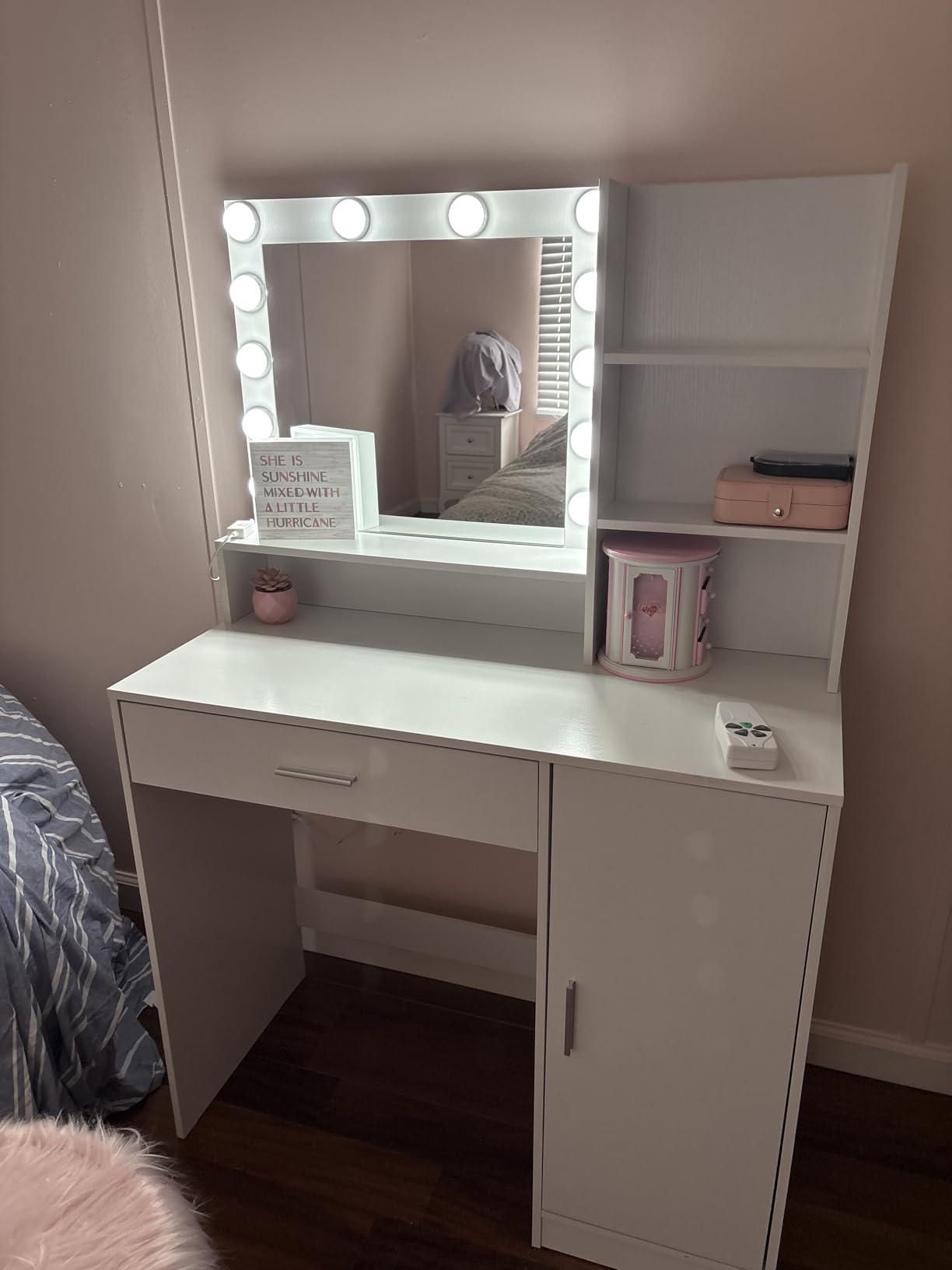 Palimder Vanity Desk with Mirror & Light, Large Drawer Three Level Storage Dresser, 3 Lighting Modes Adjustable Brightness, Bedroom Dressing Table customer photo 1