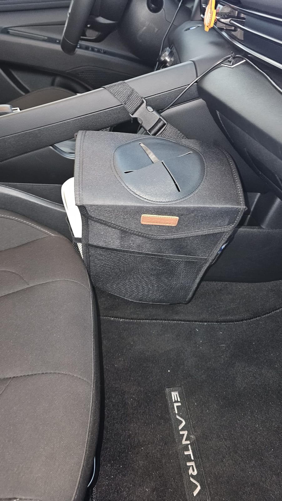 Pritent Car Trash Can with Lid Leakproof Car Garbage Bag Vehicle Trash Bin customer photo 1