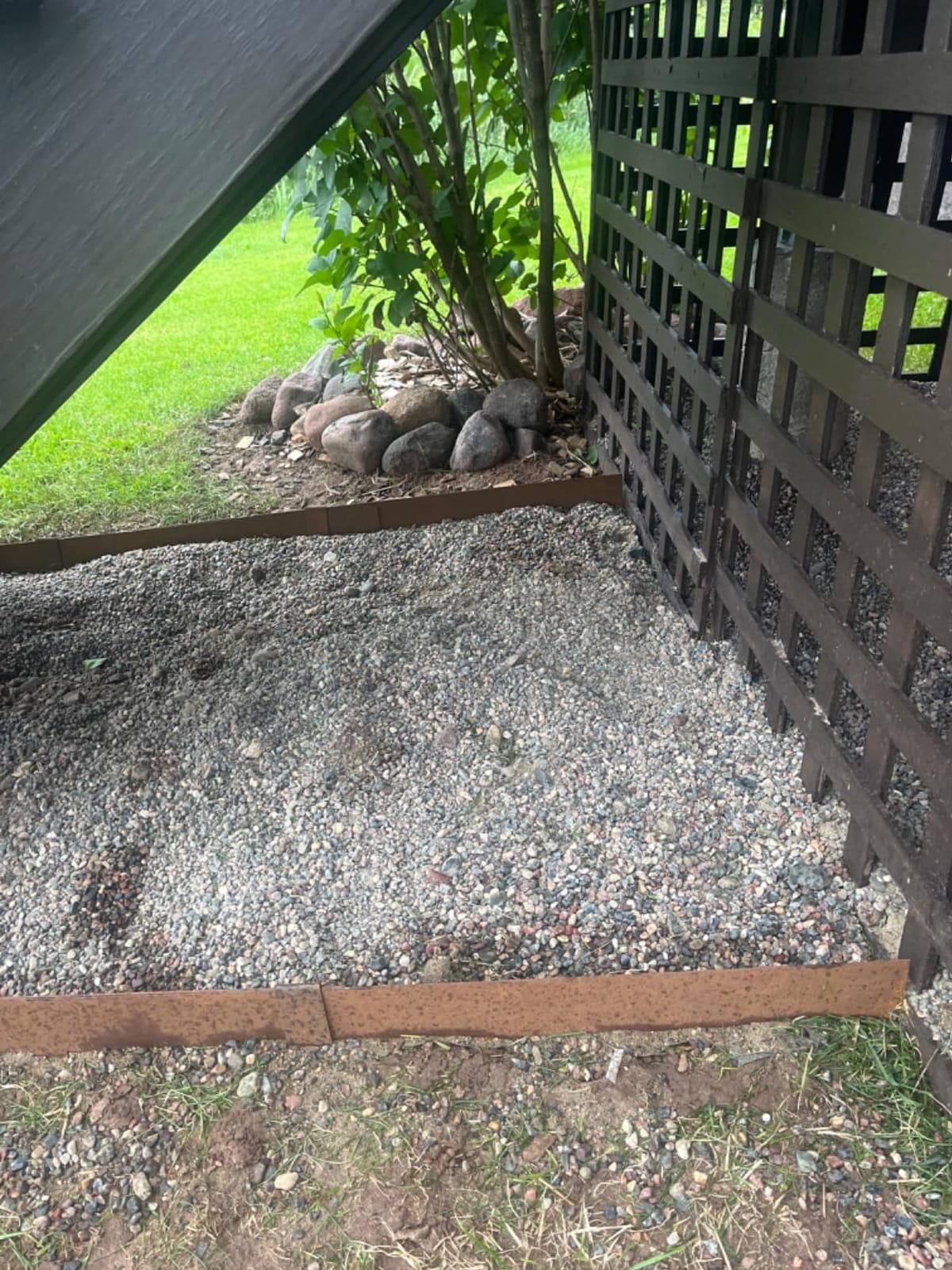 Worth Garden 10-Pack Galvanized Steel Landscape Lawn Edging - 4.5in H Black Powder Coated Bendable Metal Strips - Hammer-in Edging Border w/ 11 Clips - Yard Pathway Divider (33Ft Total) customer photo 1