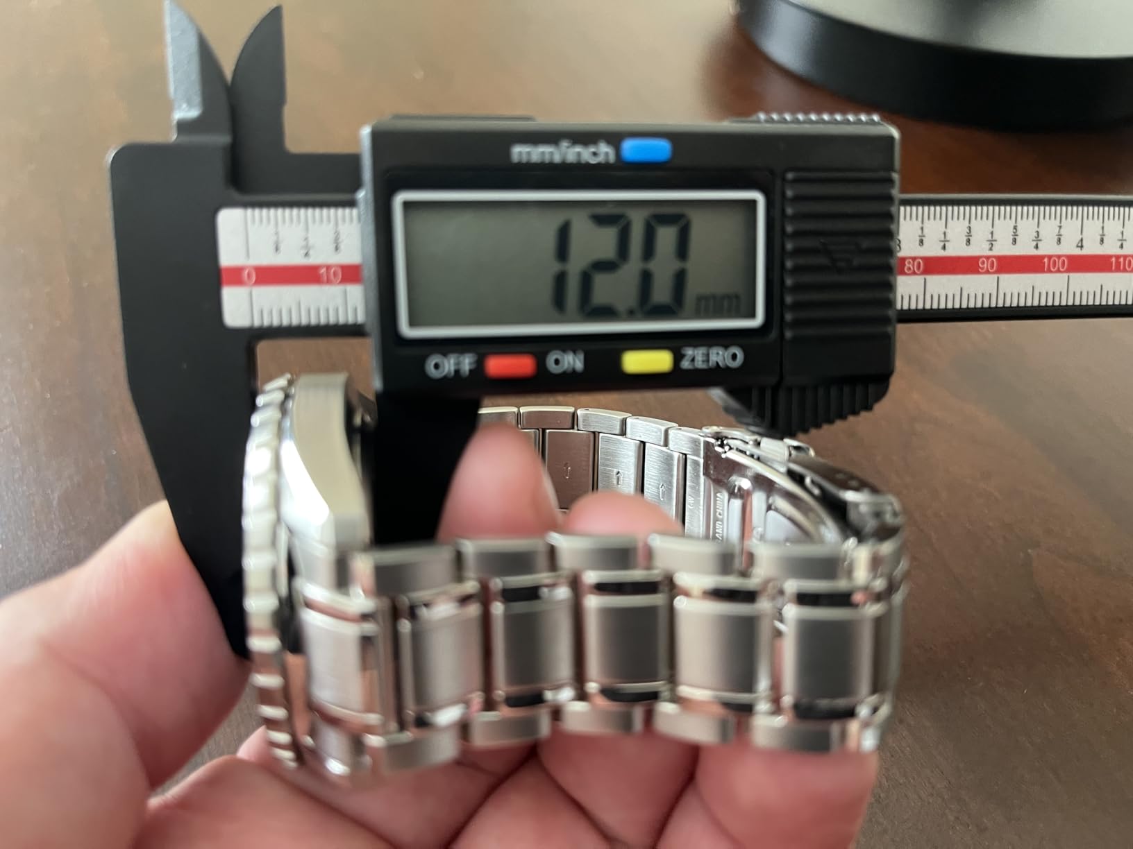 Digital Caliper, Esydon Upgraded Calipers 6 inch, Measuring Tool, Electronic Ruler, with Large LCD Screen, Auto-Off Feature, Inch and Millimeter Conversion, Plastic Case, Perfect for Household, DIY customer photo 1