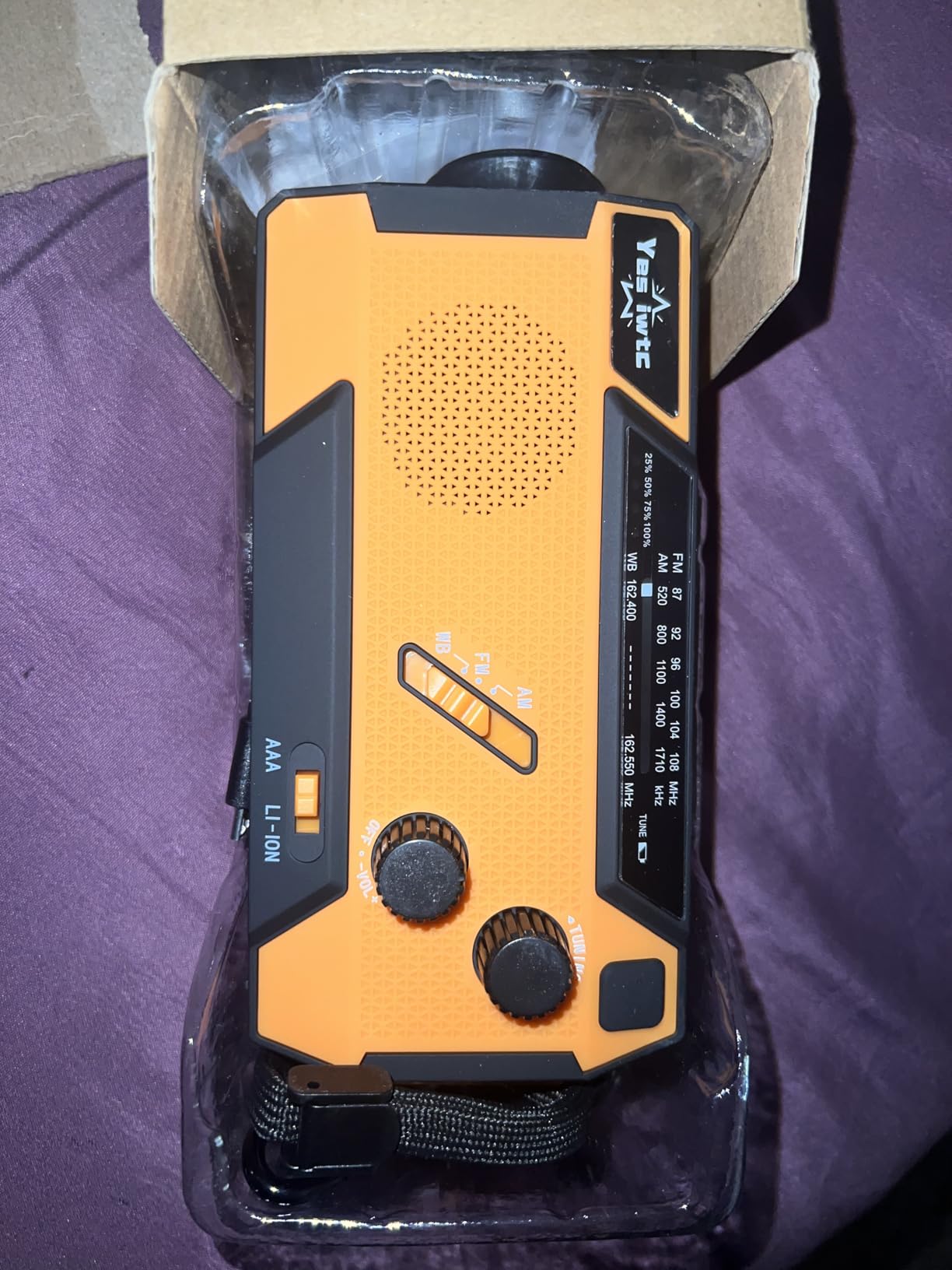 Hand Crank Emergency Radio 7400mWh (2000mAh) Solar Hand Crank Radio customer photo 2
