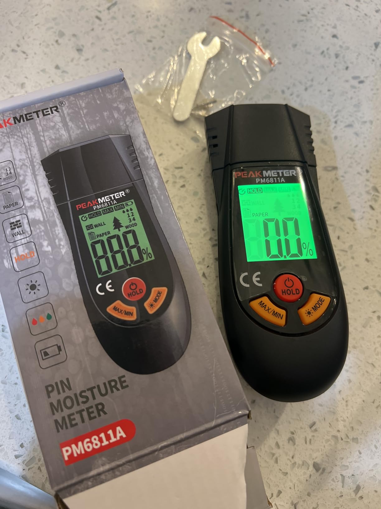 Wood Moisture Meter, with Battery and LCD Display, Suitable for Quick Determination of Moisture Content of Many Types of logs, Paper, Plywood, Plaster Walls, Floor coverings, etc. customer photo 1