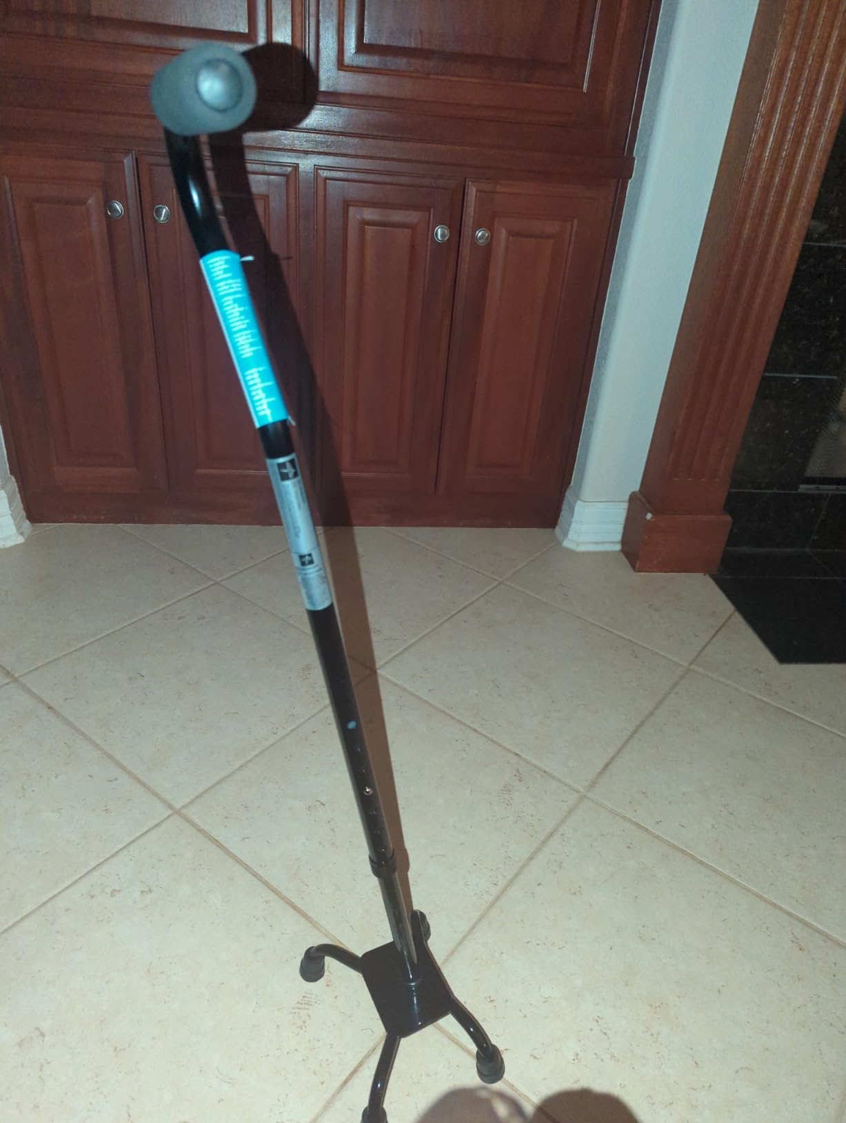 Medline Aluminum Quad Cane with Small Base, 300 lb Capacity, for Balance, Knee Injuries, Leg Surgery Recovery & Mobility, Portable, Sturdy Walking Aid for Seniors & Adults customer photo 2