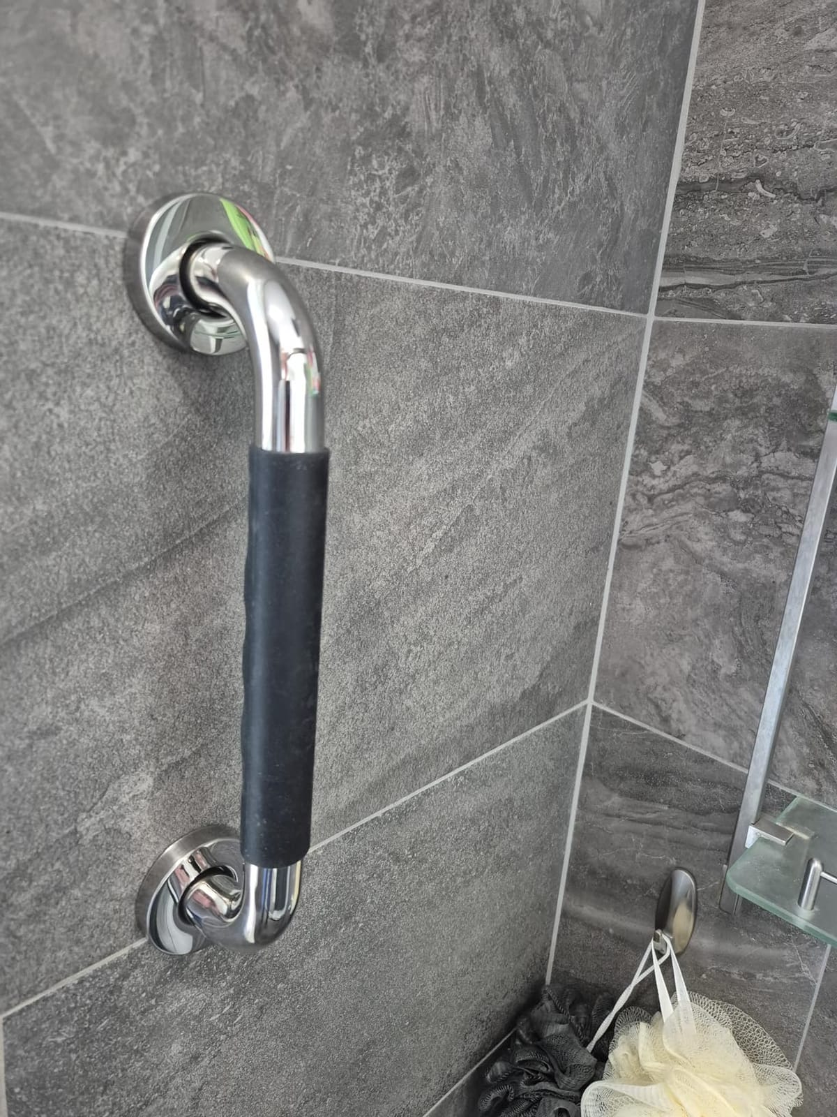Gotega 16 Inch Shower Grab Bars for Seniors, Anti Slip Handicap Grab Bars customer photo 2