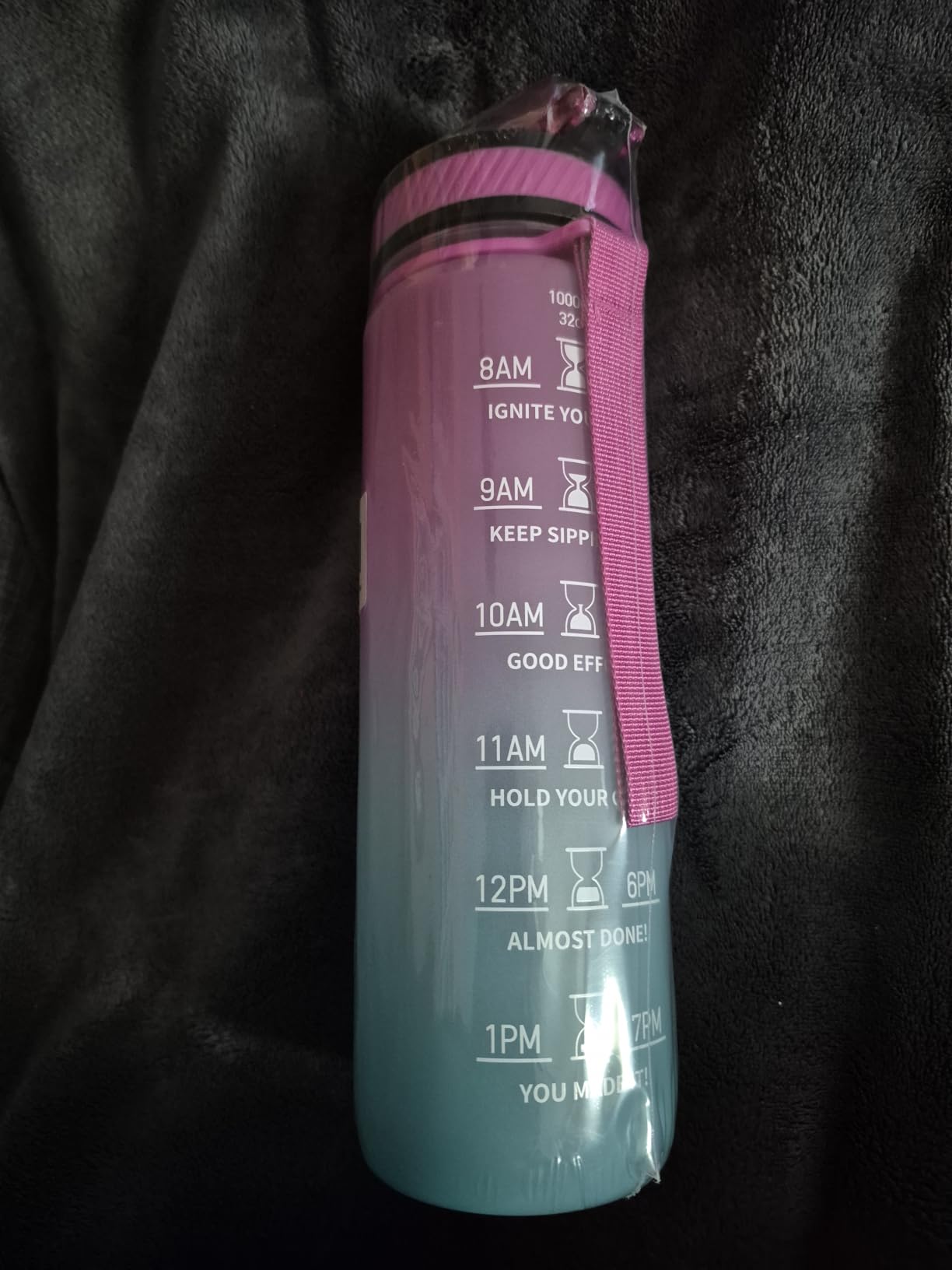 QLUR Water Bottle with Straw, 32oz Motivational Water Bottles with Time Marker to Drink, Tritan BPA Free, 1L Sports Water Bottle with Carry Strap LeakProof for Women Gym Fitness Outdoor (1 Pack) customer photo 1