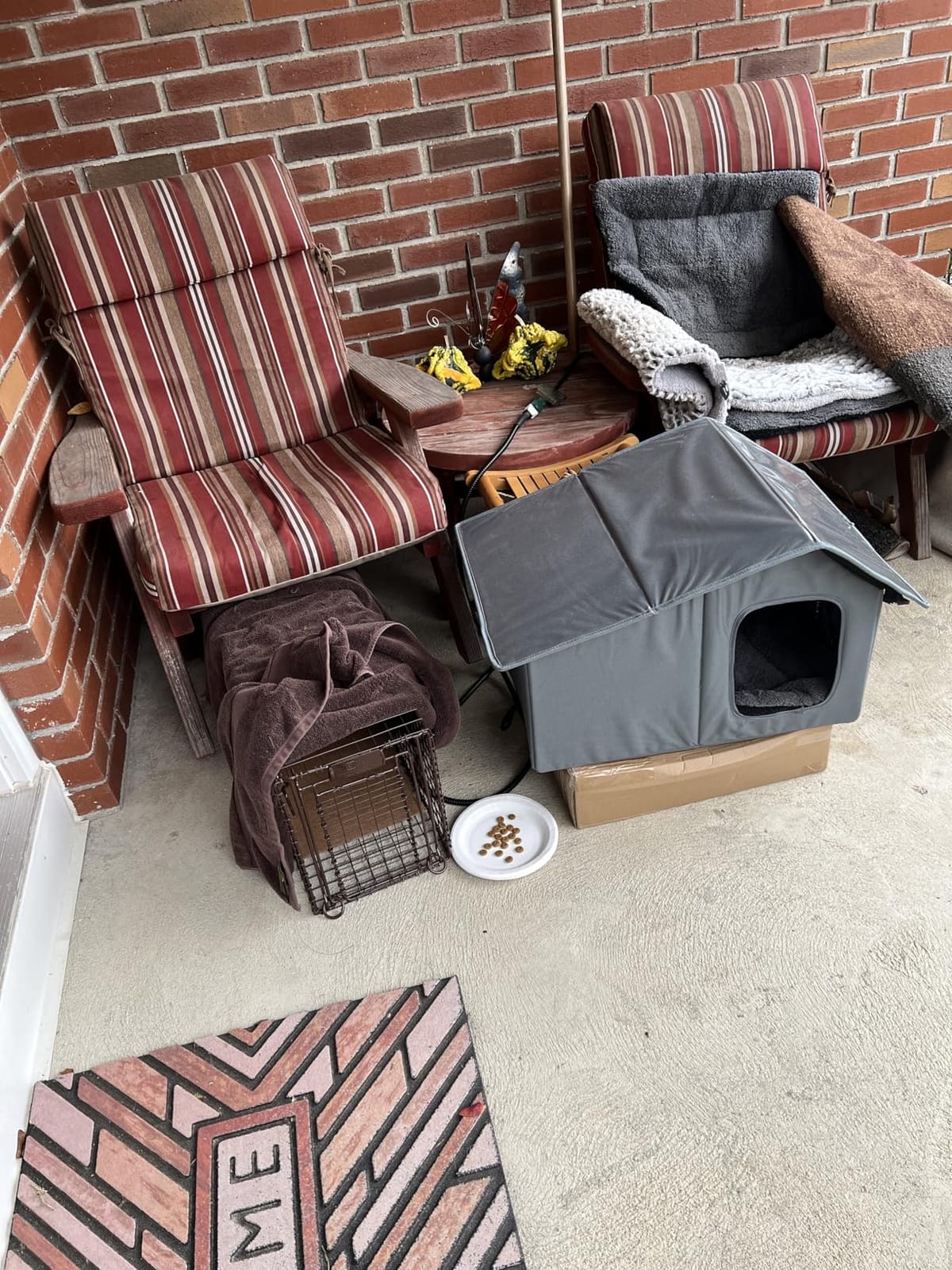 Weatherproof Heated Cat Houses for Outdoor Cats - Insulated Cat Shelter for Winter with Thermostatic Heating Pad and Escape Door, Warm Outside Pet House Gift for 1-2 Feral Cats (Medium) customer photo 1