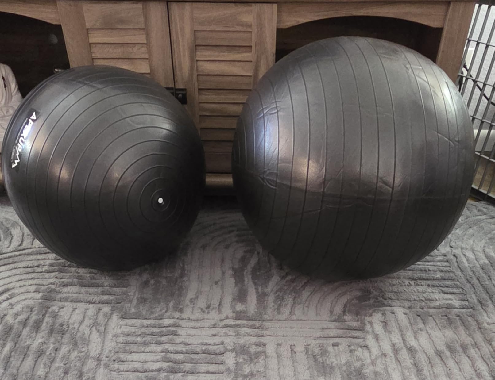 APEXUP Yoga Ball, 660 lbs Anti-Burst Exercise Ball with Pump, 5 Sizes customer photo 2