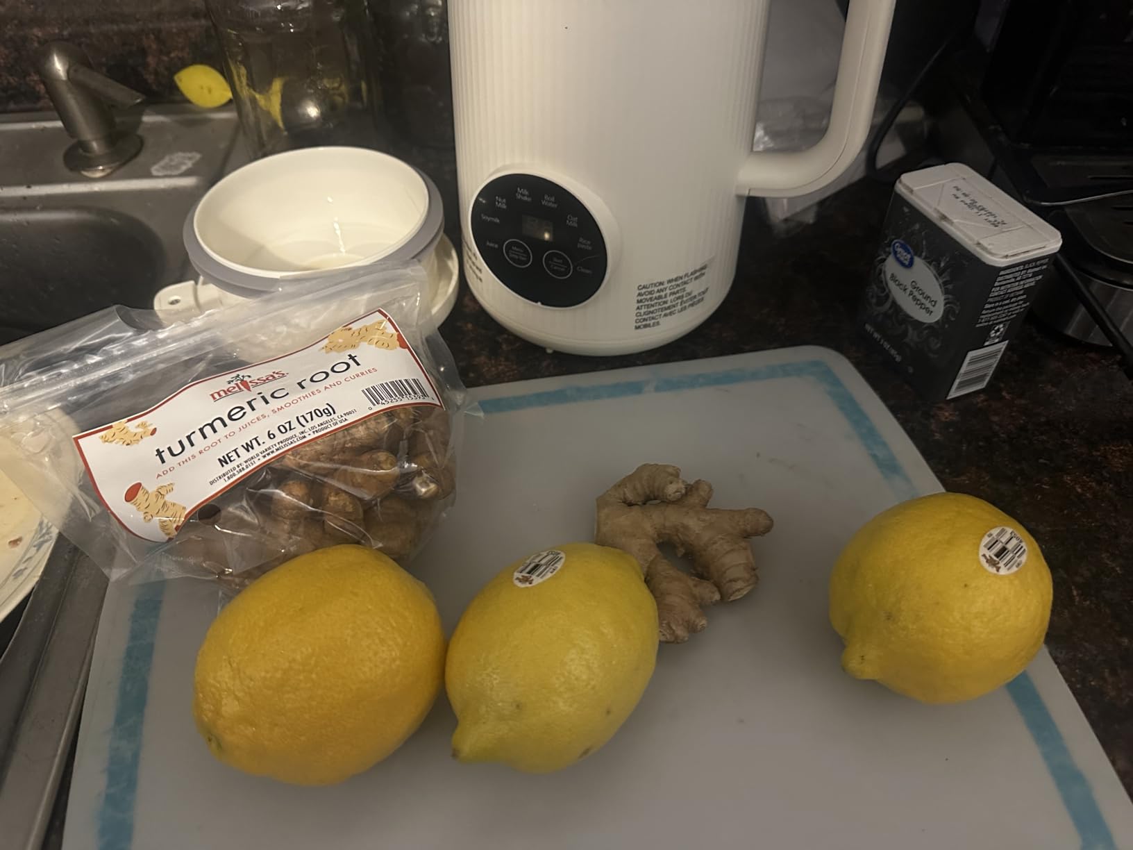 IAGREEA Nut Milk Maker Machine, 35oz Soy/Almond/Oat Milk/Juice Maker, White customer photo 2
