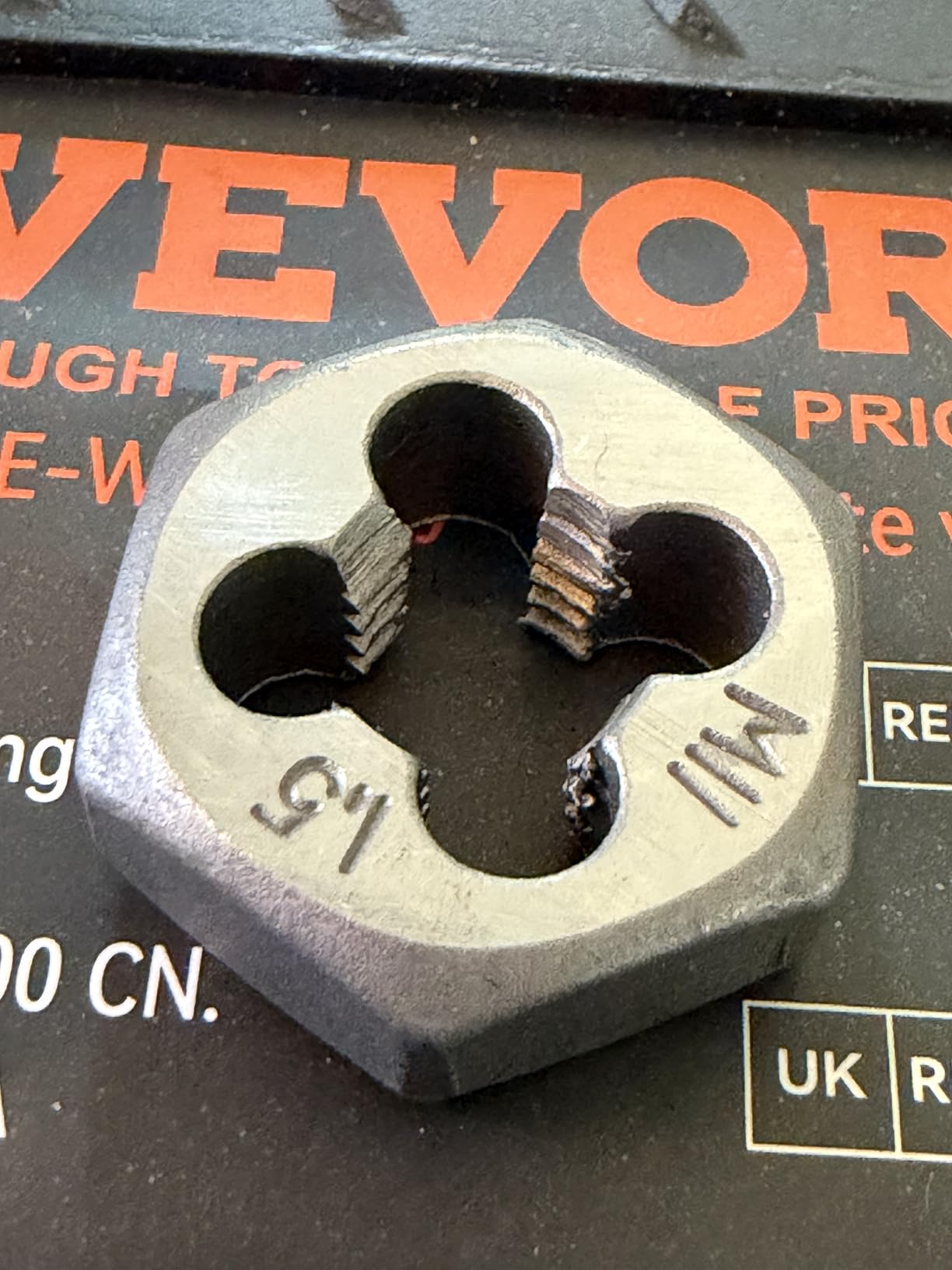 VEVOR Tap and Die Set 116 Pcs Metric and SAE Size Bearing Steel Taps Dies customer photo 1