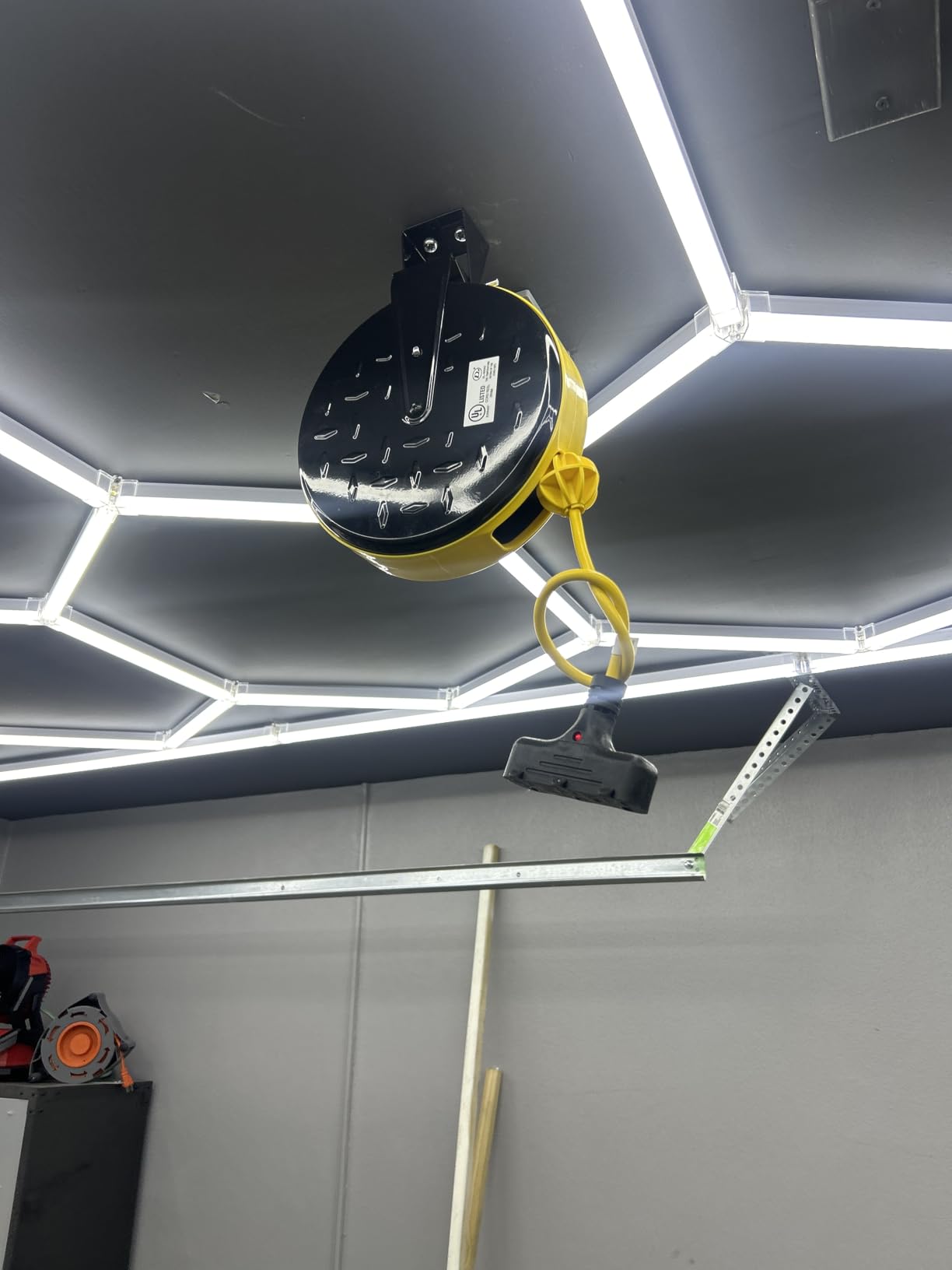 30 Ft Retractable Extension Cord Reel, 16/3 Gauge SJTW Power Cord with 3 Electrical Outlets Pigtail for Garage and Shop, 10 Amp Circuit Breaker, Metal Plate, UL Listed, Yellow Y30CR06 customer photo 1