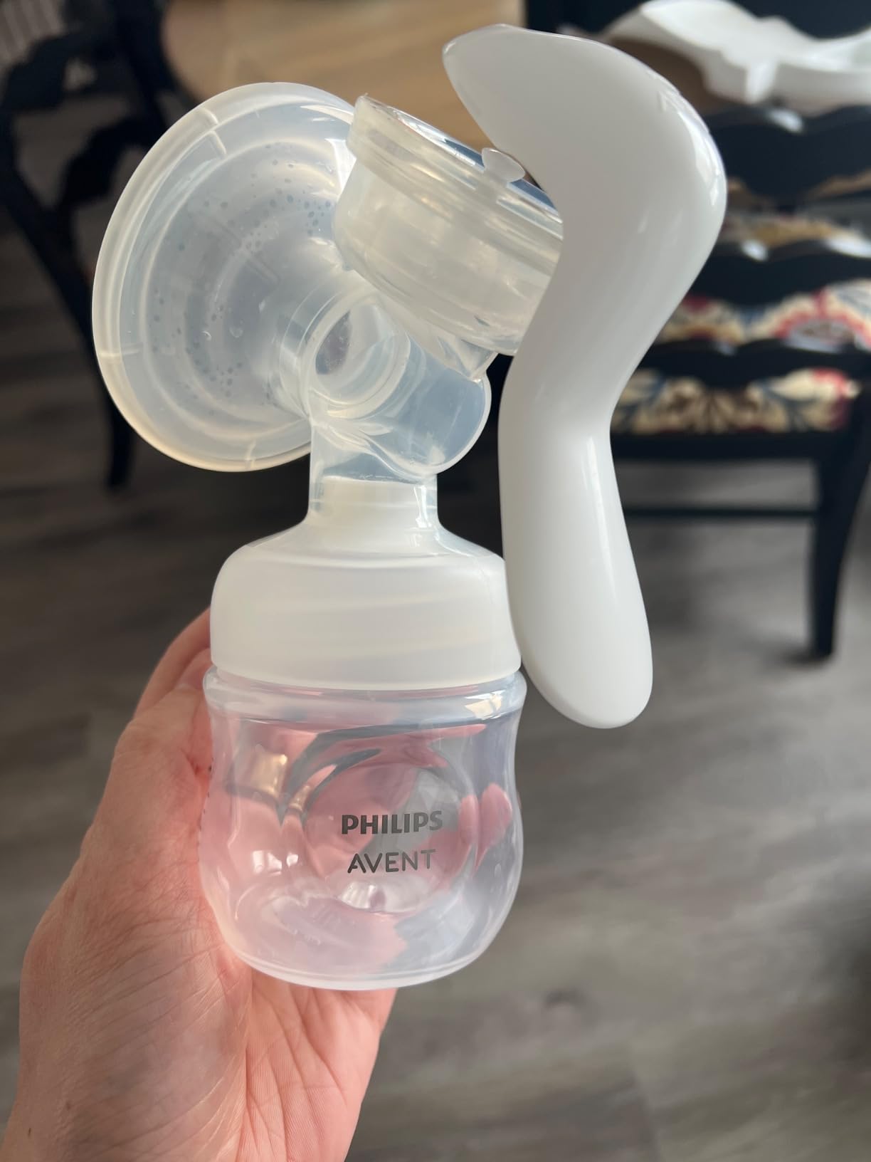 Philips Avent Manual Portable Breast Pump with Natural Motion Technology customer photo 2