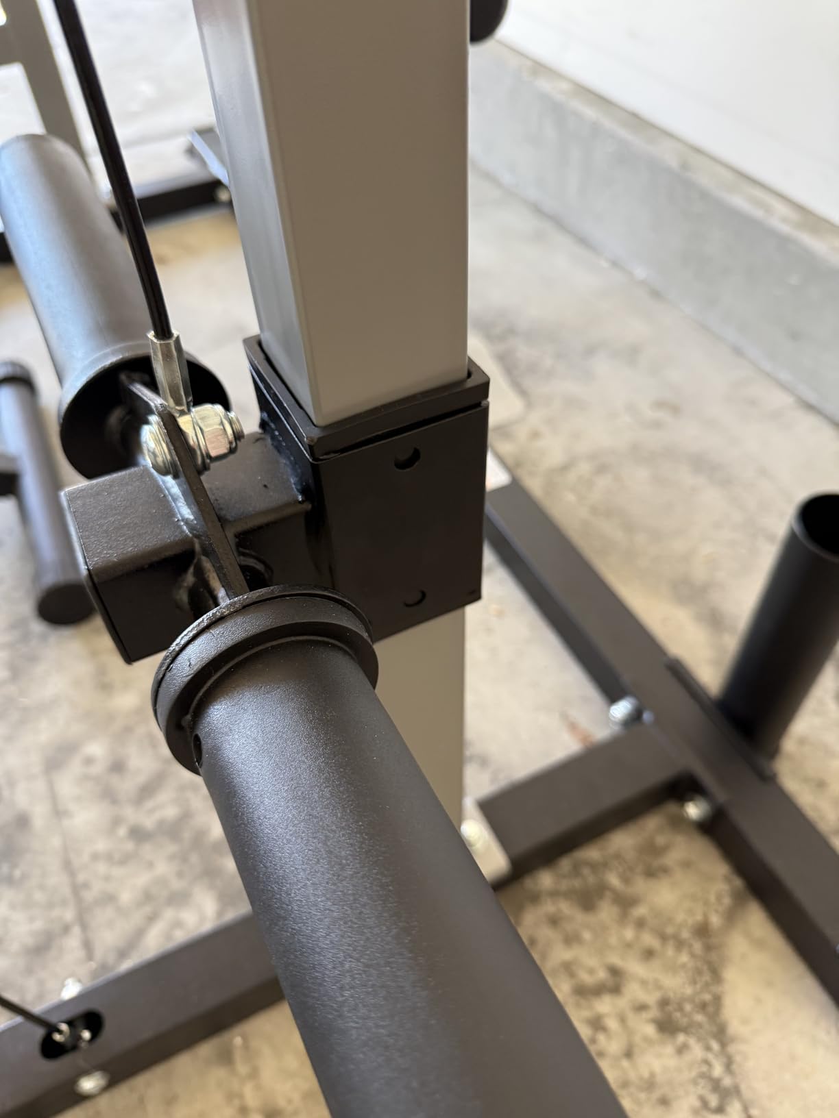 Smith Machine, Multifunctional Power Cage Rack with Smith Bar and Cable Pulley System, and LAT Pull Down Machine for Home Gym… customer photo 1