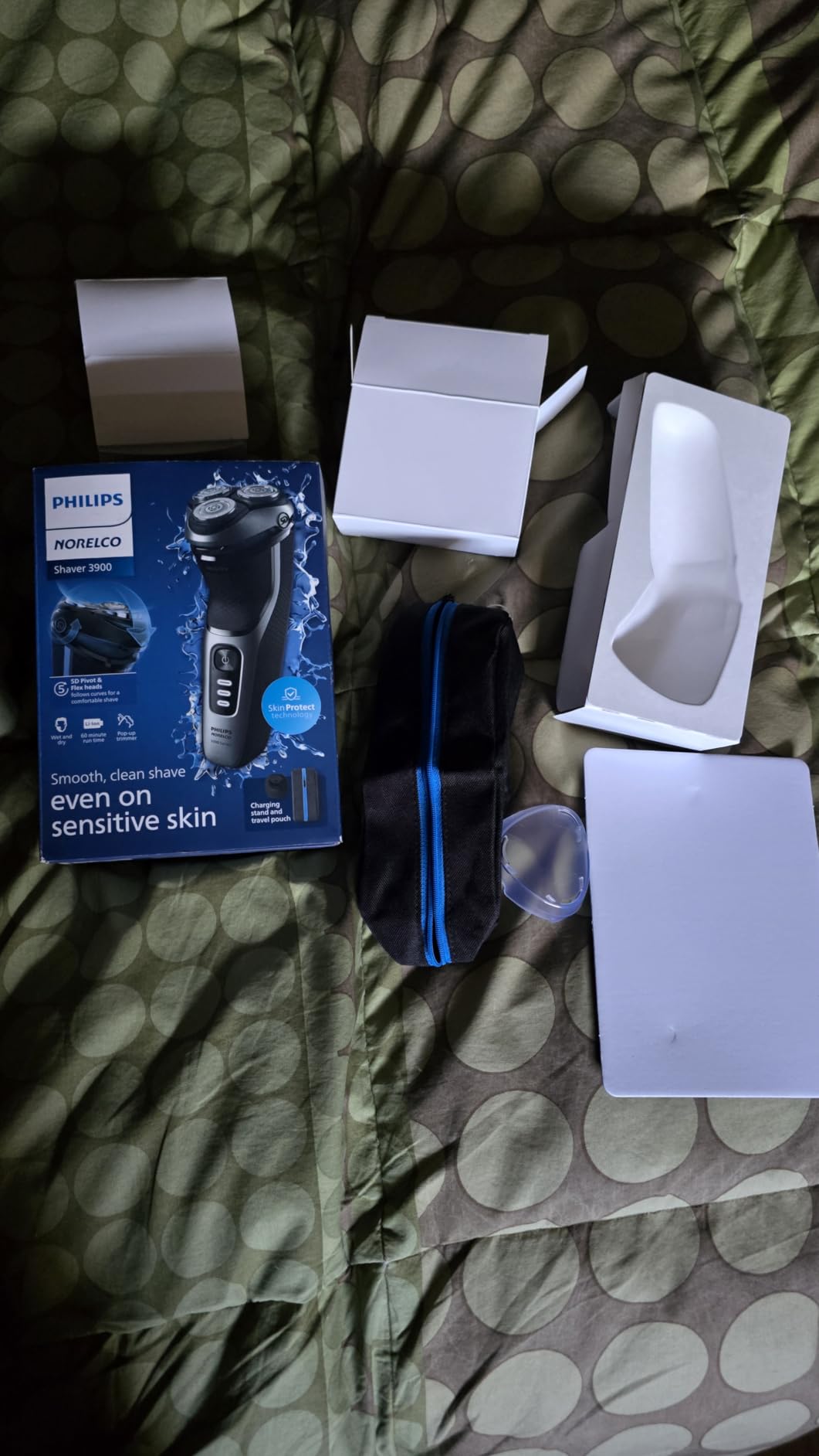 Philips Norelco 3900 Electric Shaver, Storm Blue customer photo 2