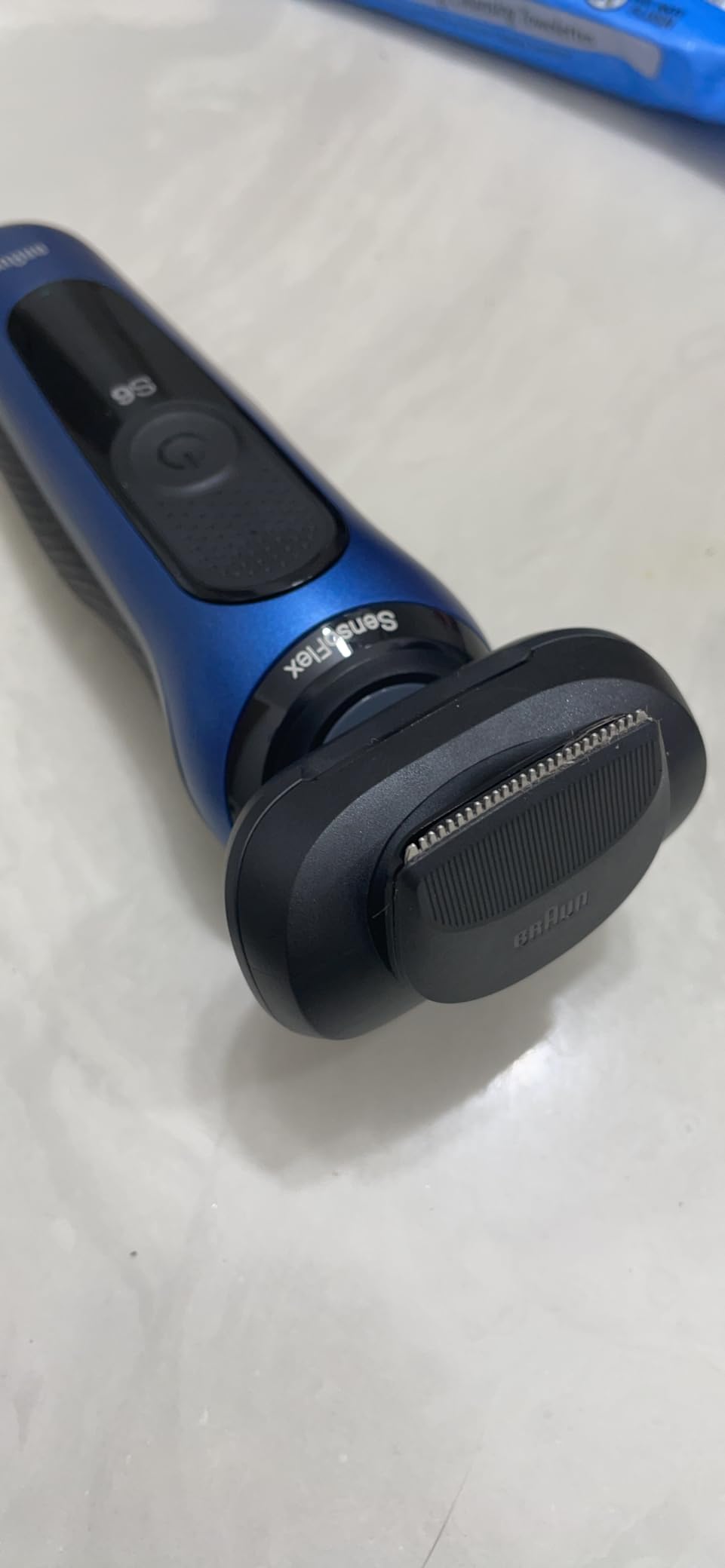 Braun Electric Shaver for Men, Series 6 6120s, Wet & Dry Shave, Turbo & Gentle Shaving Modes, with Precision Trimmer & Pouch, Blue customer photo 2
