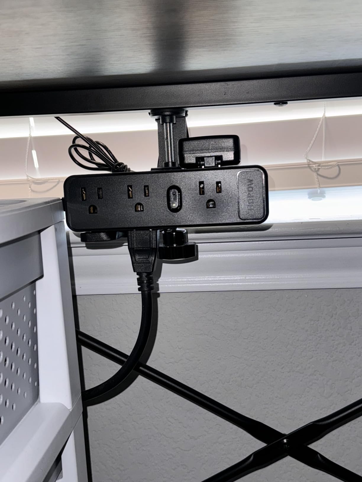 HOPOW Dual Layer Desk Clamp Power Strip, 13 Outlets 4 USB, 10FT Cord, Black customer photo 1
