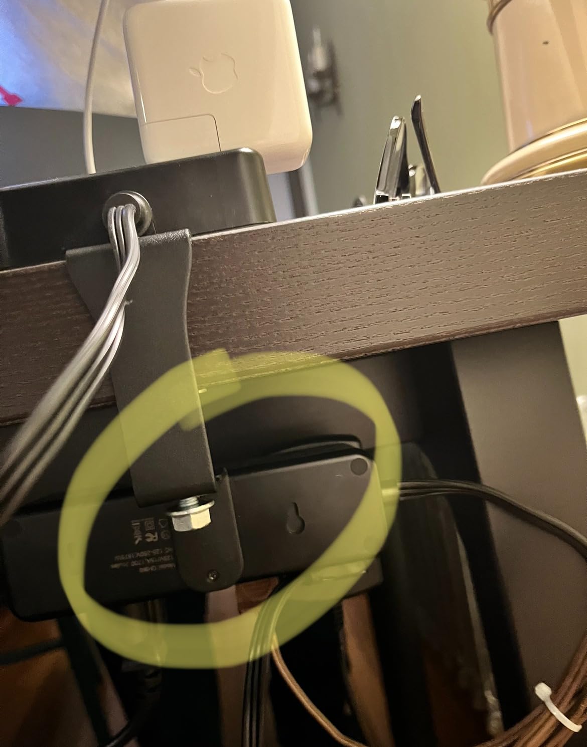 HOPOW Dual Layer Desk Clamp Power Strip, 13 Outlets 4 USB, 10FT Cord, Black customer photo 2