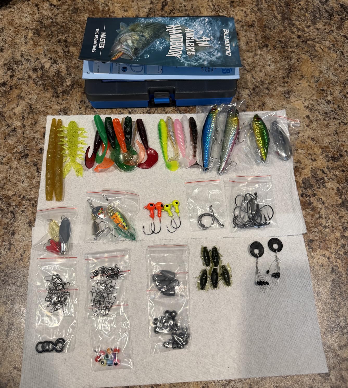 PLUSINNO Fishing Lures, 137Pcs Tackle Box with Tackle Included, Crankbaits, Spoon, Hooks, Weights & Other Accessories, Fishing Bait Lure Gear Kit Gift for Men Bass Freshwater customer photo 2