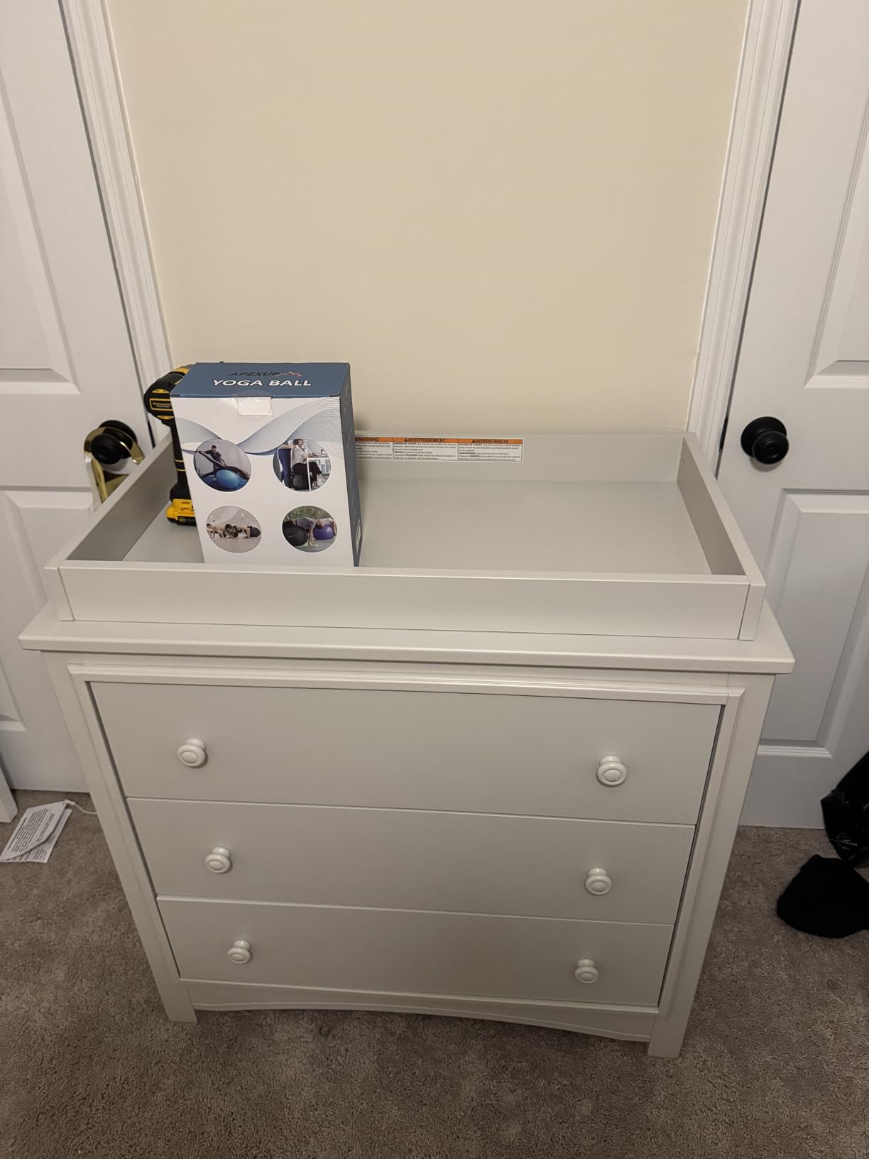 Delta Children Perry 3 Drawer Dresser with Changing Top and Interlocking Drawers, Walnut Espresso customer photo 2