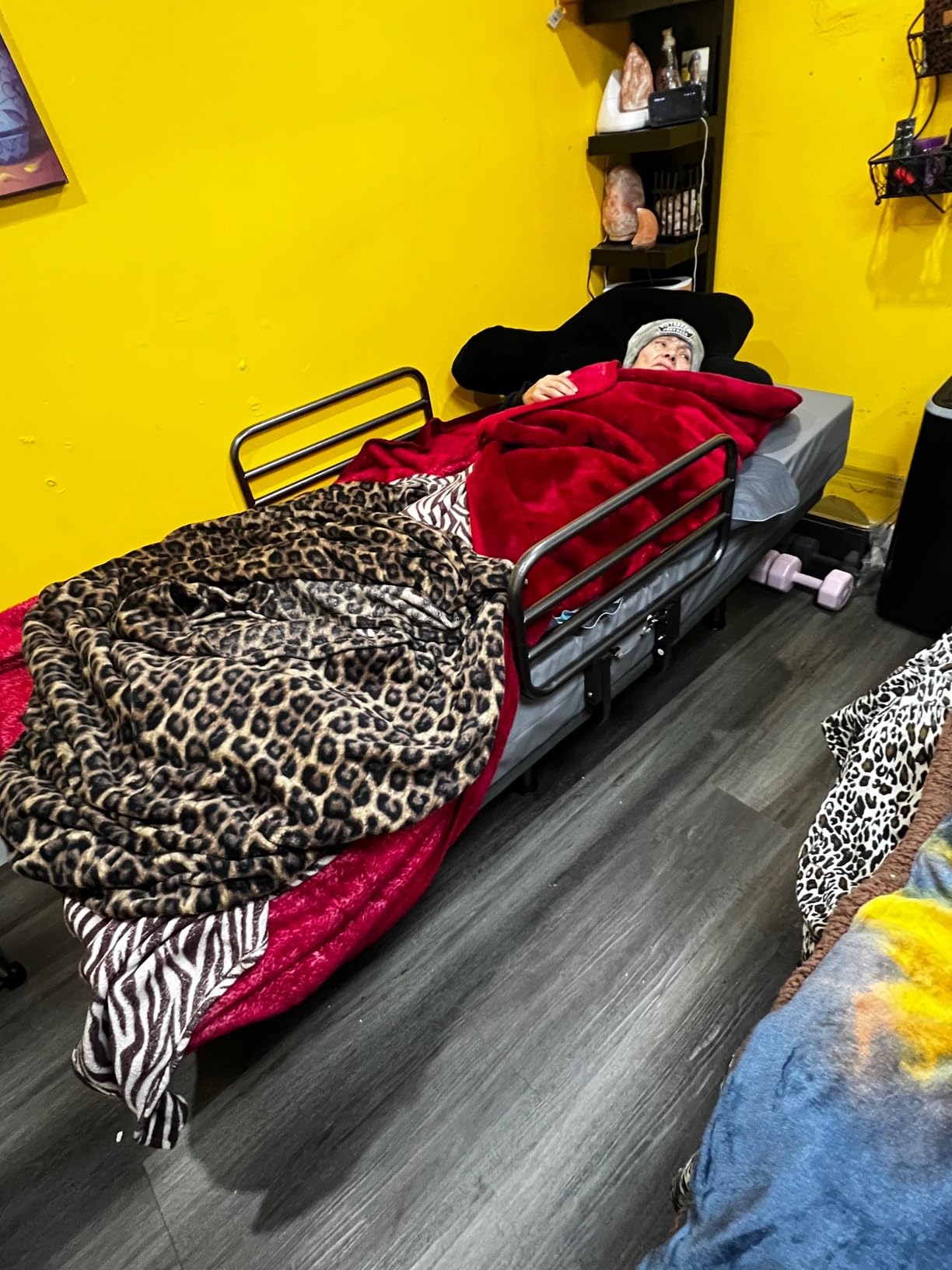 AbyssZen Home Care Electric Adjustable Bed Frame with Safety Rail, Twin XL customer photo 2