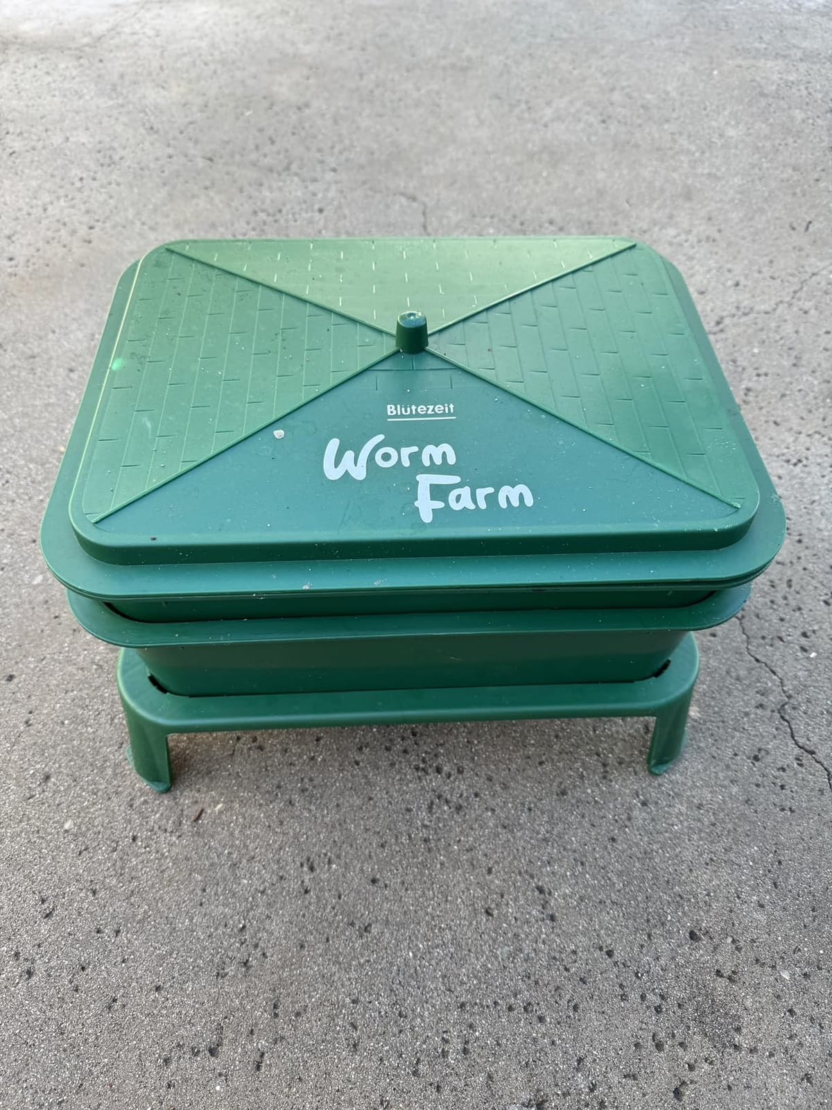 Blütezeit 5-Tray Worm Compost Bin, 53QT Outdoor & Indoor Worm Composter with Worm Farm Starter Kits for Home & Kitchen Recycling Food Waste (Gold) customer photo 1