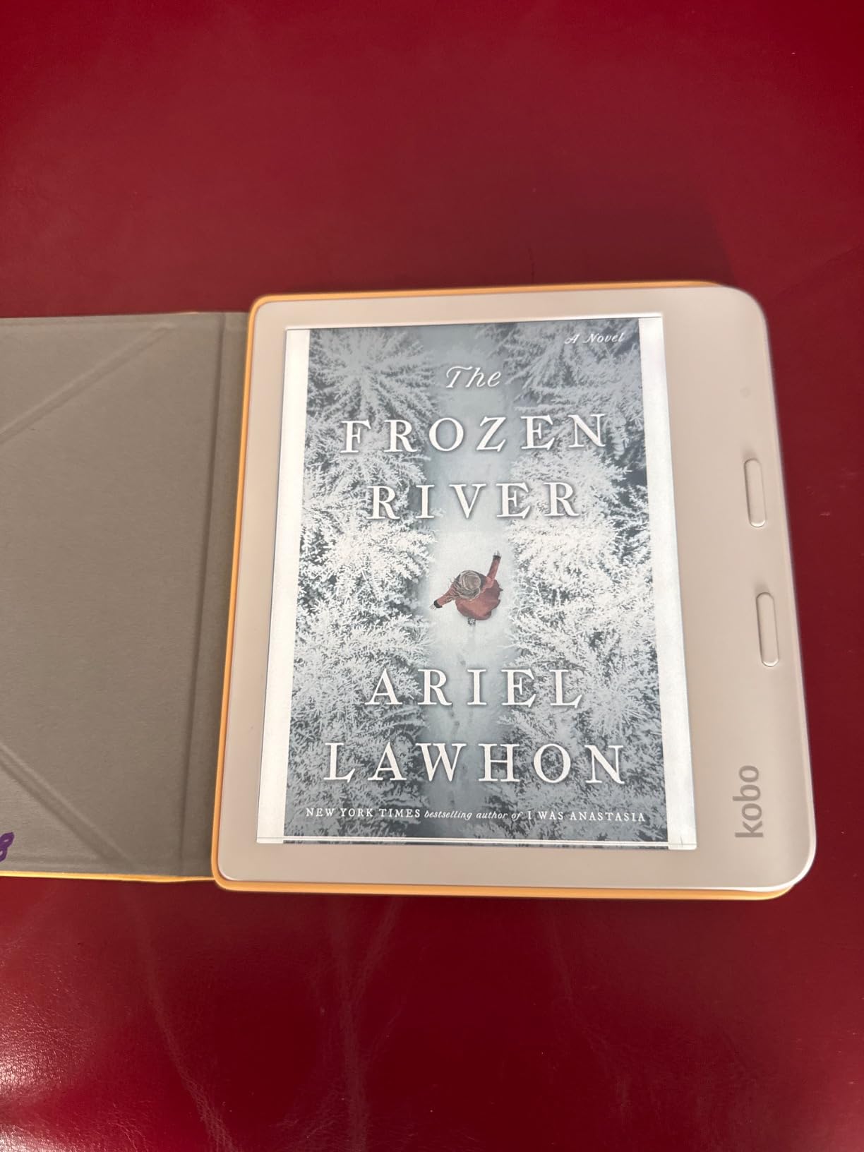 Kobo Libra Colour eReader, 7” Color E Ink, Waterproof, White | 7” Color E Ink Kaleido 3, Dark Mode, Waterproof, eBooks, Audiobooks, Recycled Materials customer photo 1