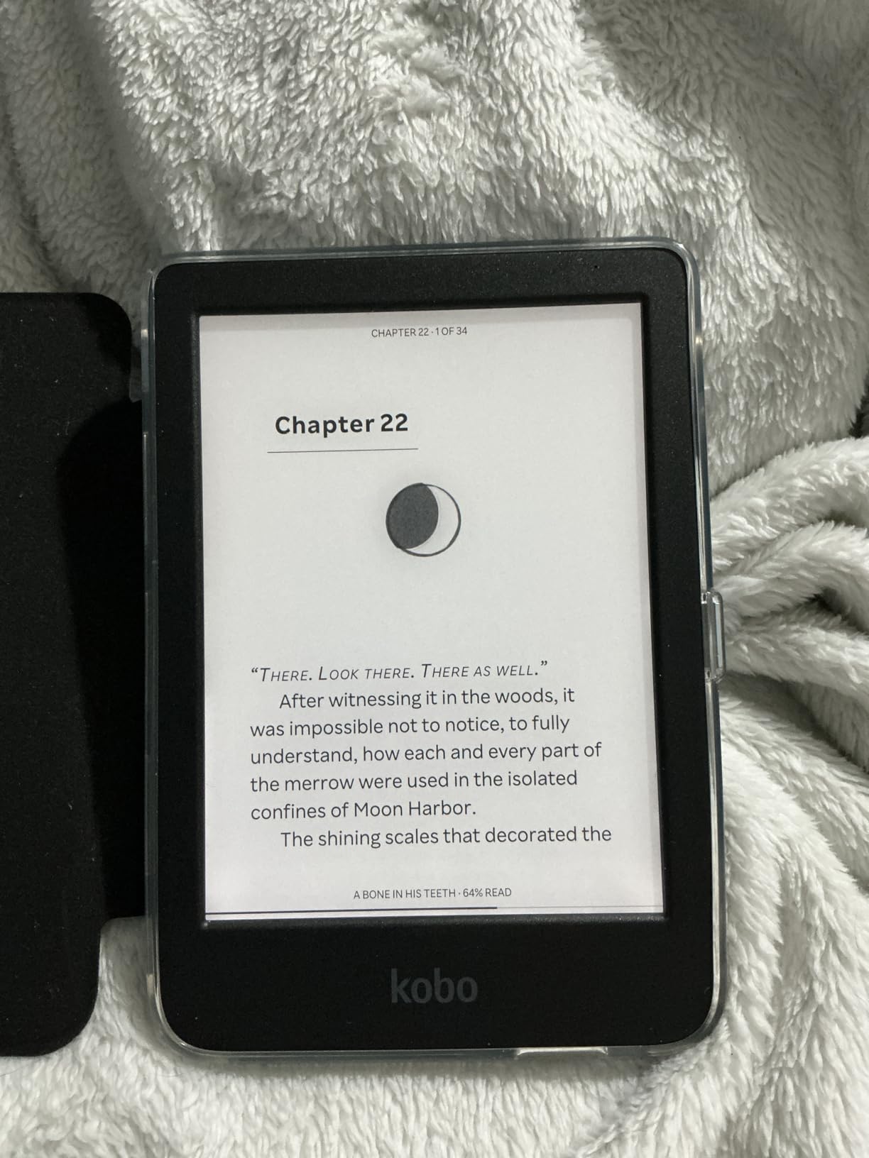 Kobo Clara BW | eReader | 6” Glare-Free Touchscreen with ComfortLight PRO | Dark Mode Option | Audiobooks | Waterproof | 16GB of Storage | Black customer photo 2