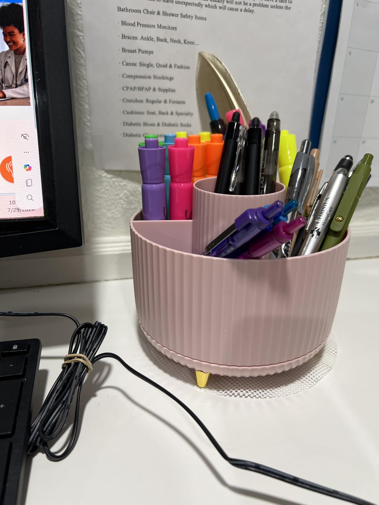 SKYDUE 360 Degree Rotating Desk Organizer, Dual-Purpose Pencil Pen Holder for Desktop, Rotating Desk Pen Organizer with 5 Slots, Pencil Cup for School, Home, Office Supplies (Bean Green) customer photo 1