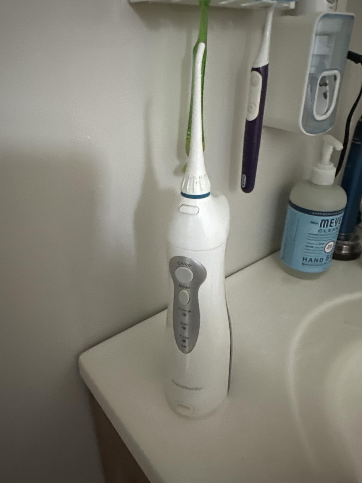 AquaSonic Water Flosser - Cordless Rechargeable Water Flossers for Teeth Cleaning - Waterproof Aqua Flosser, Portable Oral Irrigator for Dental Cleaning with 5 Jet Tips – Braces Home Travel customer photo 1