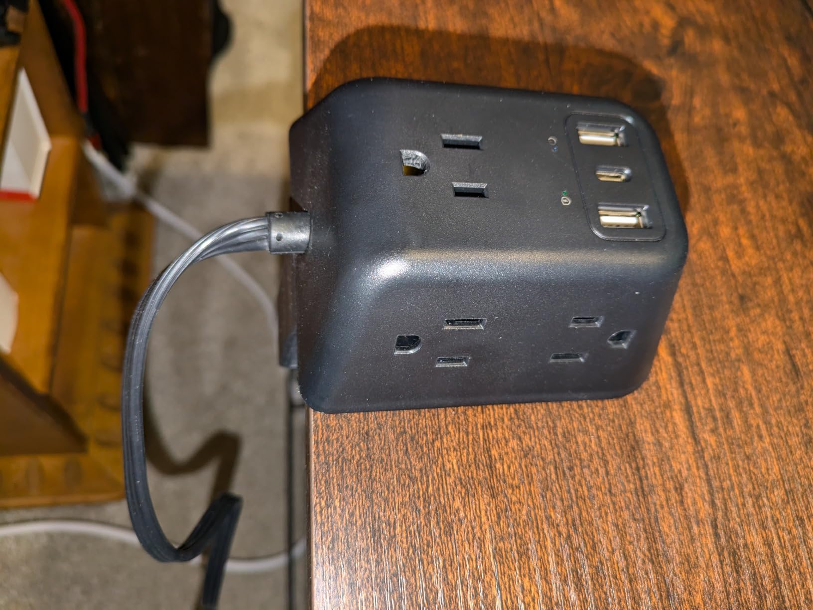 TROND Desk Clamp Power Strip with 5 AC Outlets and 3 USB Ports, Black customer photo 1