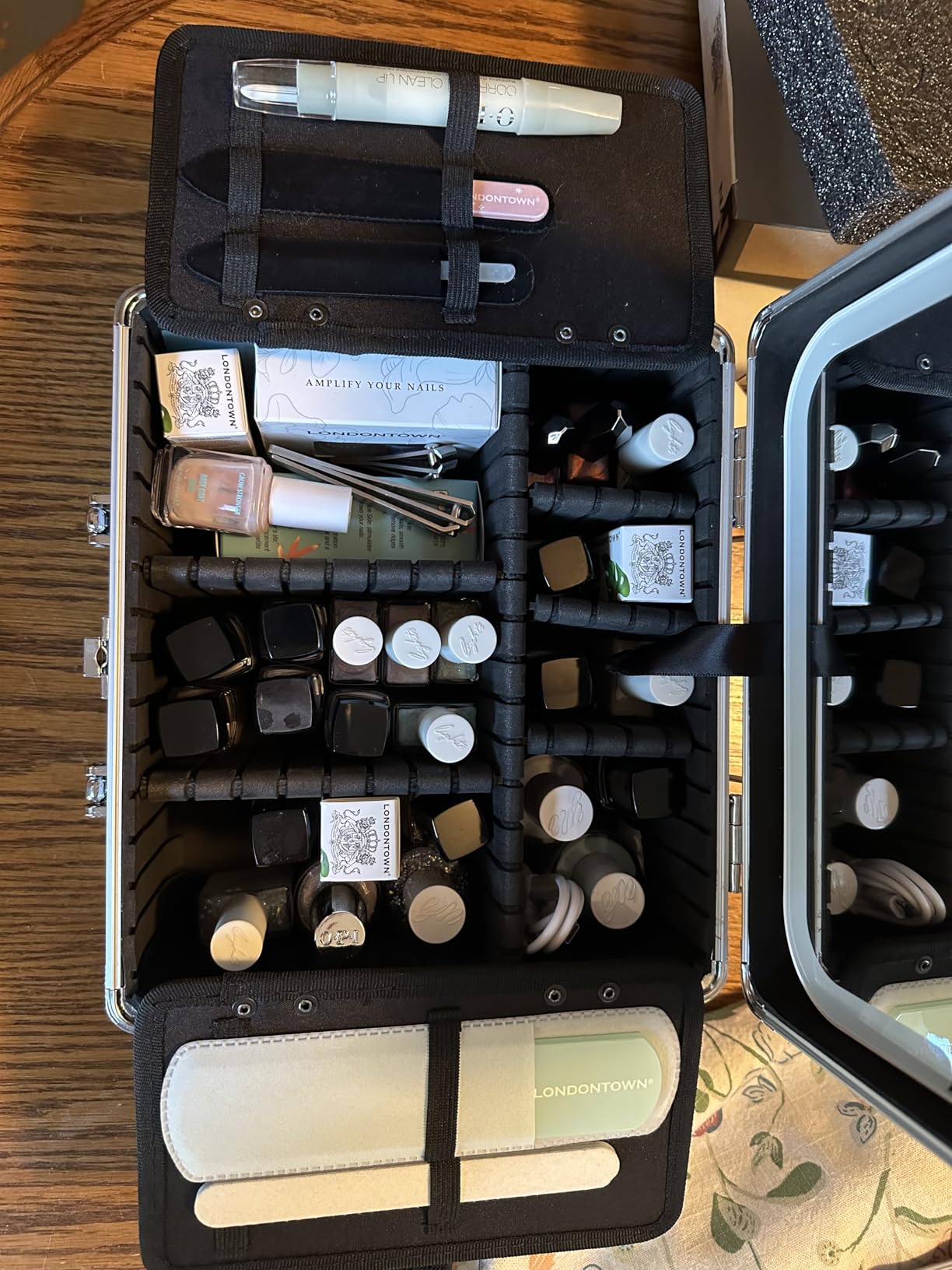 Qislee Makeup Box with Detachable Magnetic LED Mirror, Travel Train Case customer photo 2