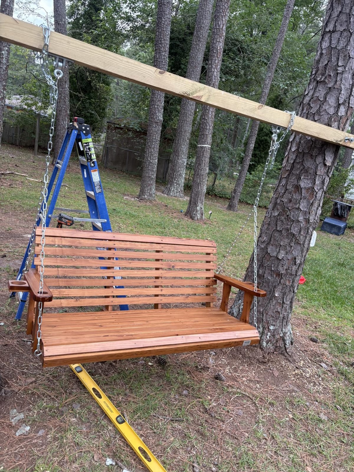 VEVOR Wooden Porch Swing 5 ft, Patio Bench Swing for Courtyard & Garden, Upgraded 880 lbs Strong Load Capacity, Heavy Duty Swing Chair Bench with Hanging Chains for Outdoors, Brown customer photo 1
