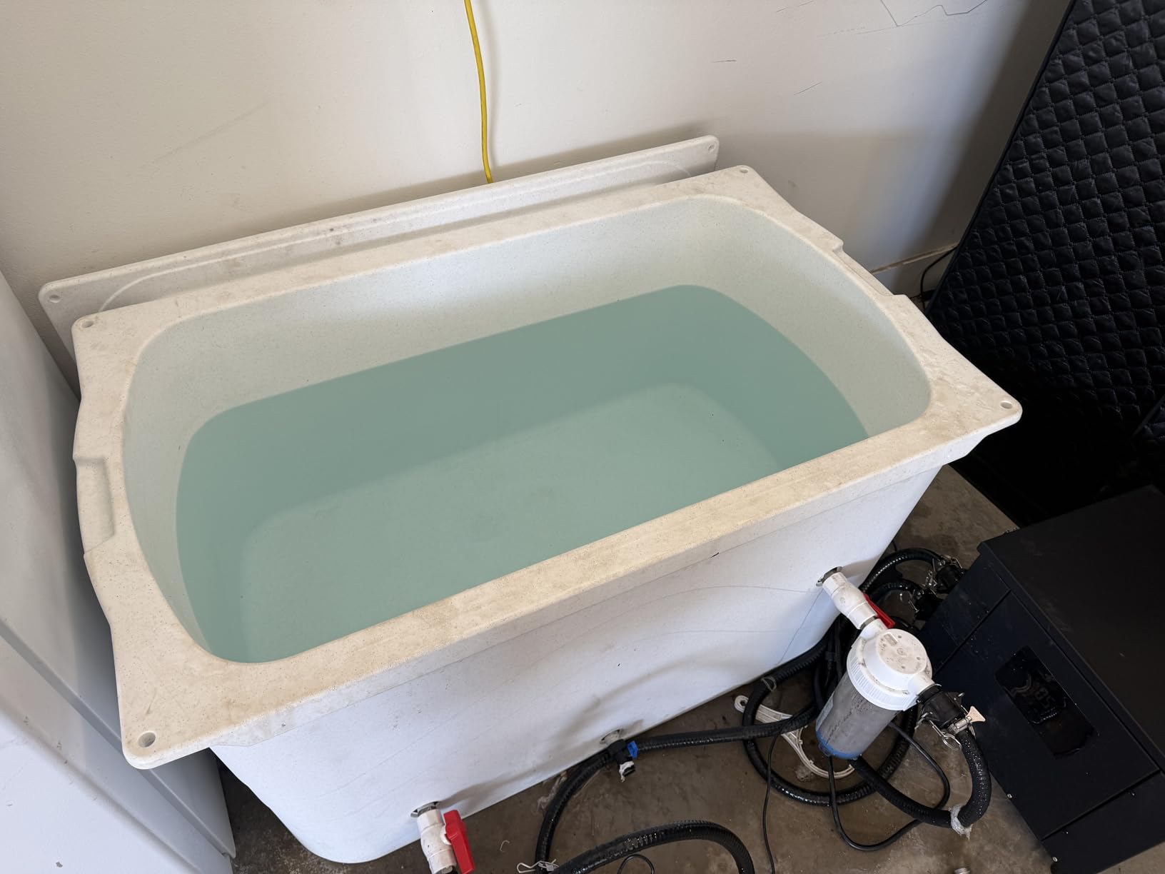 Frozin 400 Cold Plunge Tub with Water Chiller. Foam Insulation for Superior Ice Retention over Uninsulated Barrel or Inflatable Ice Baths. 100 Gallon Capacity (Cold Plunge Tub With Chiller) customer photo 2