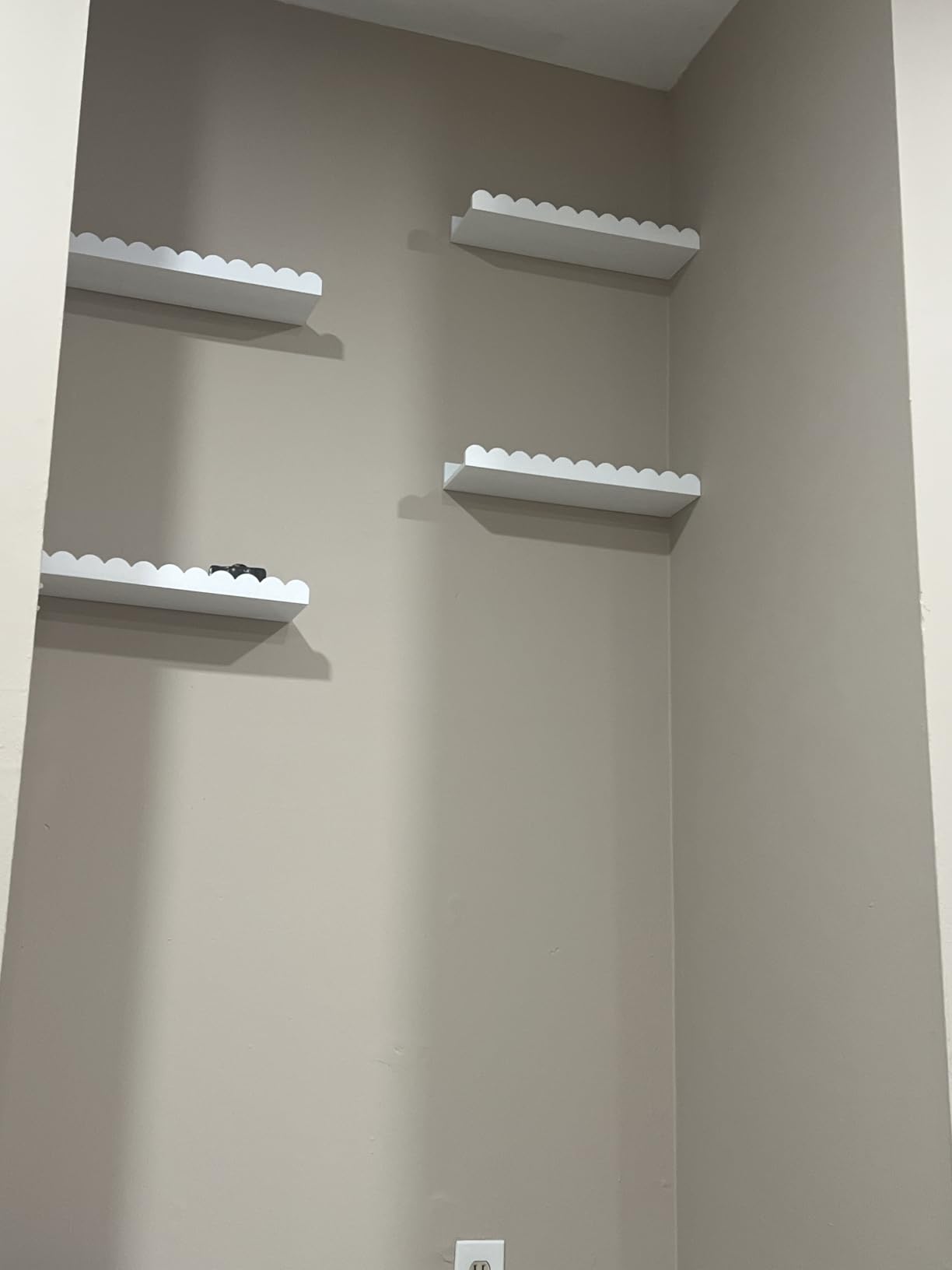 Shario Nursery Book Shelves, 4-Pack White Floating Shelves for Wall Kids, Scalloped Shelves, Wall Book Shelves for Bedroom Kids, Toddler Room, Baby Room, Nursery Decor customer photo 1