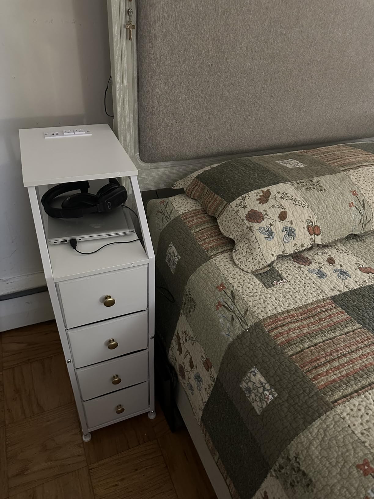 Tohomeor Narrow Dresser Tall Skinny Storage Tower Vertical Slim Chest of Drawers with Charging Station Small Nightstand Side Table for Bedroom, Bathroom, Small Spaces (White, 3 Drawers) customer photo 2
